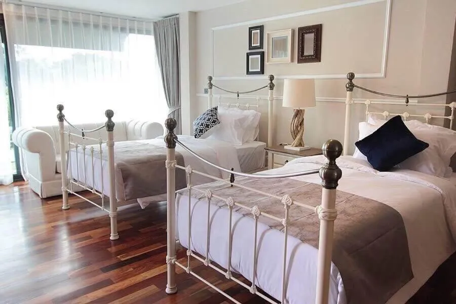 Bed in L'air Du Pran