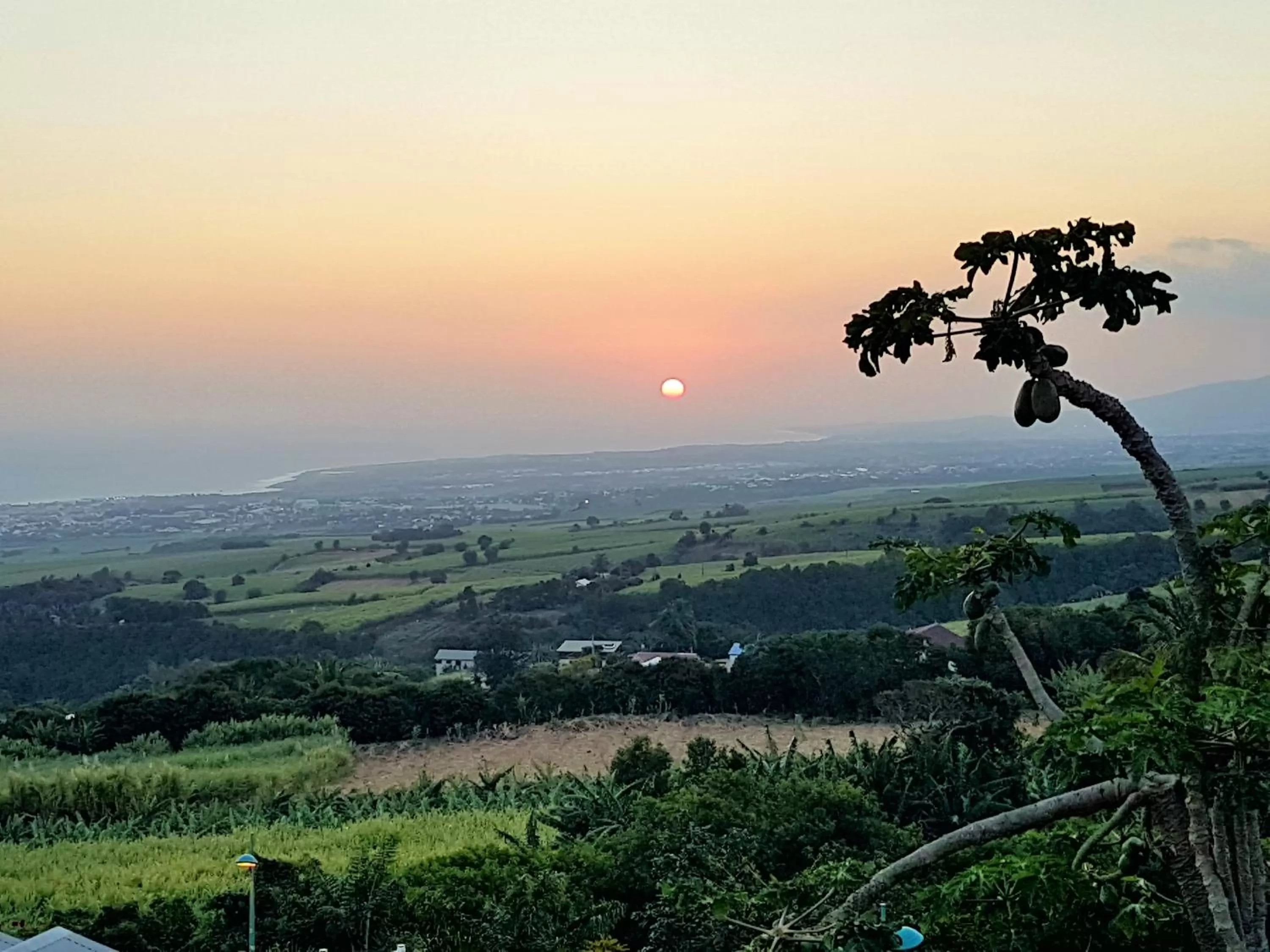 City view in Hôtel Le Soleil Couchant