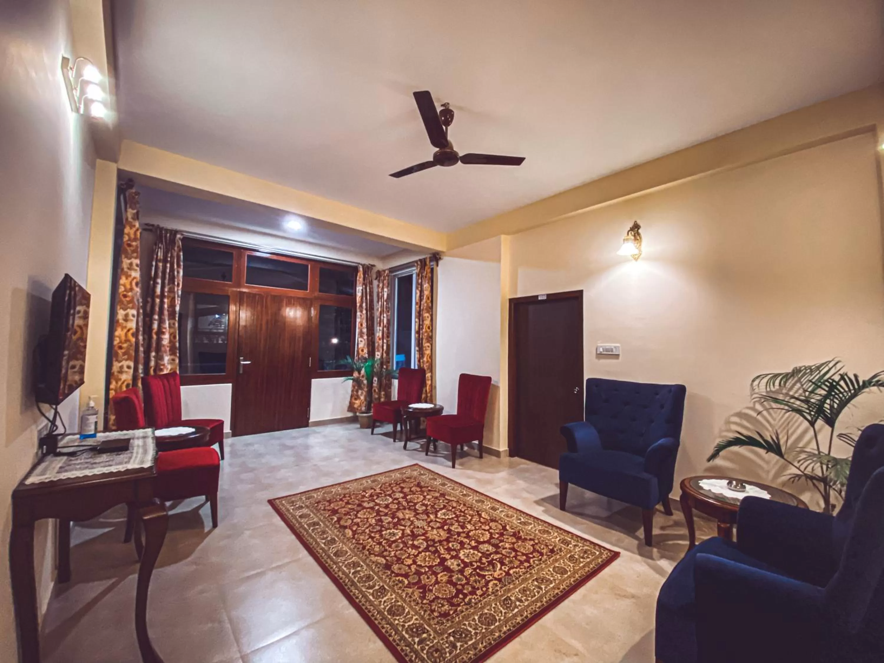 Seating Area in Windermere Inn