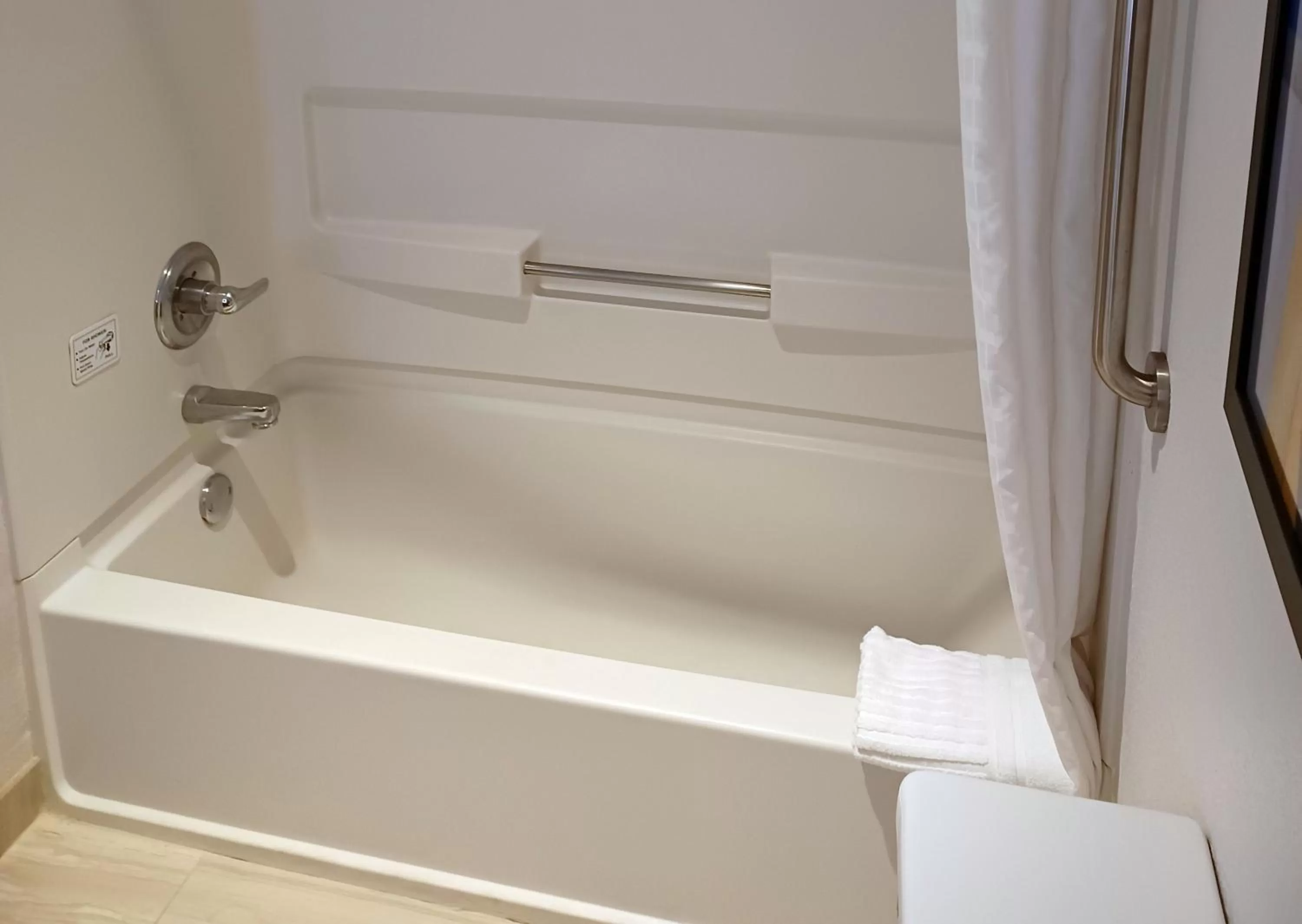 Bathroom in Comfort Inn Edinburgh - Columbus