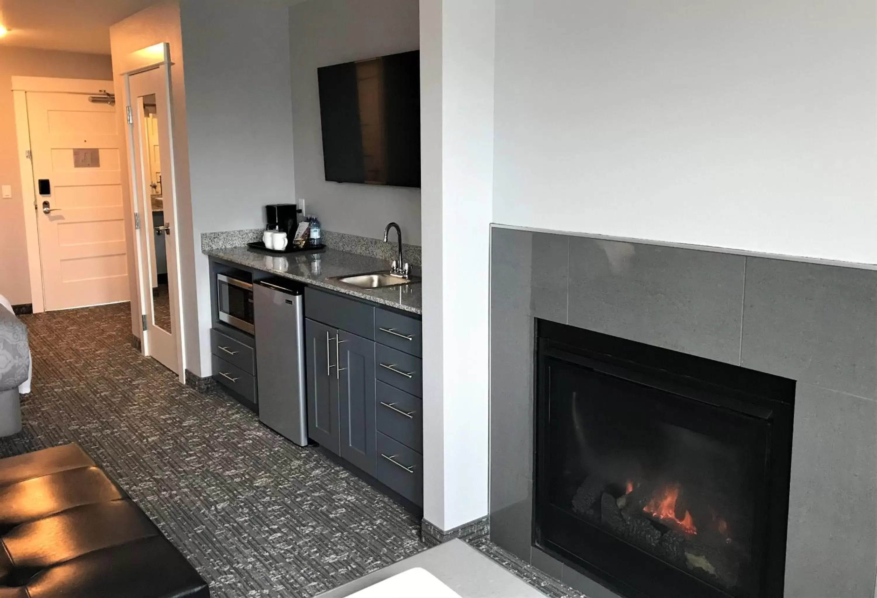 Non View, Fireplace, 2 Queens (Off Shore room) in Starfish Manor Oceanfront Hotel Non View, Fireplace, 2 Queens (Off Shore room) in Starfish Manor Oceanfront Hotel