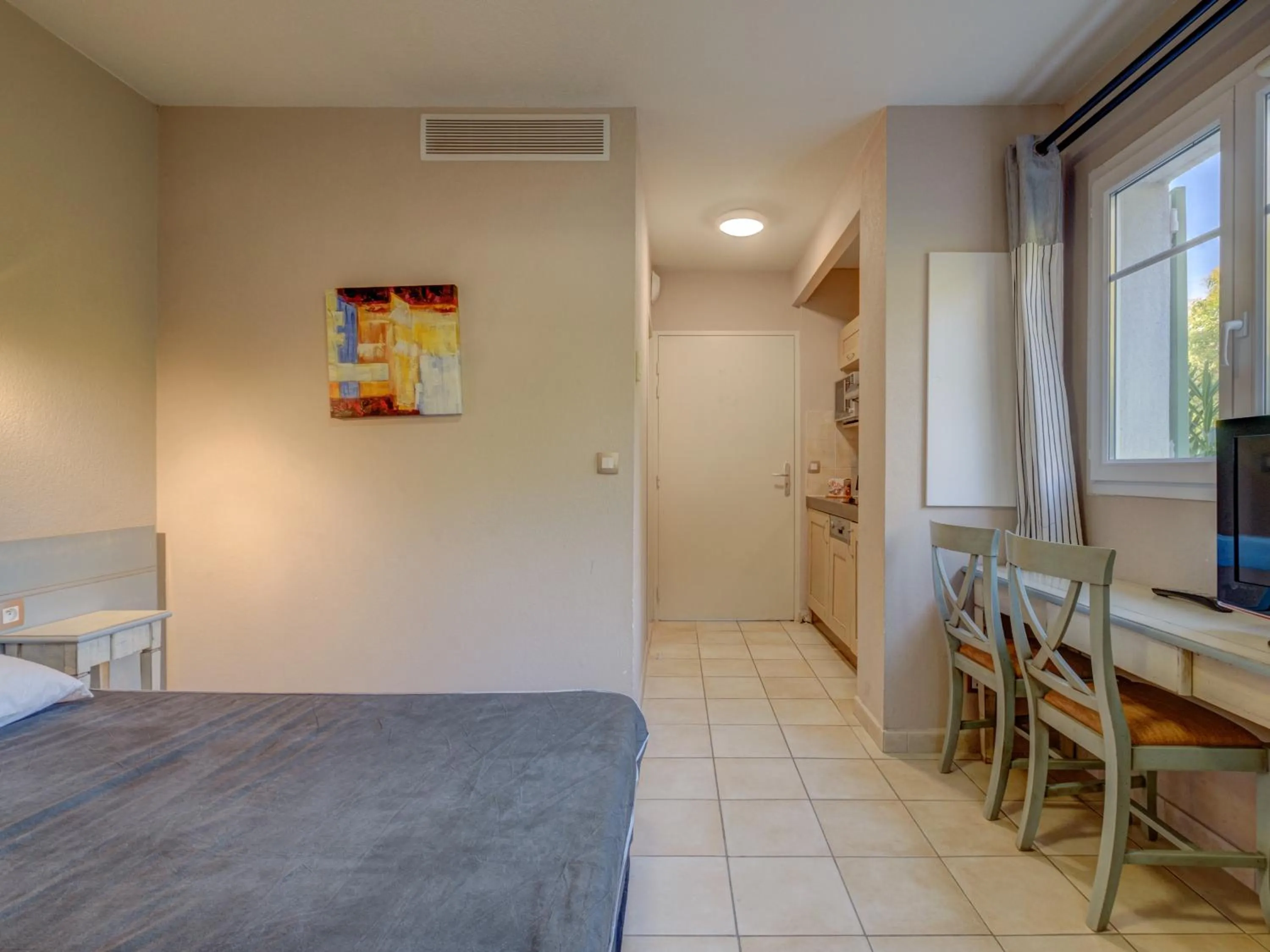 Photo of the whole room in Vacancéole – Le Domaine de Camiole