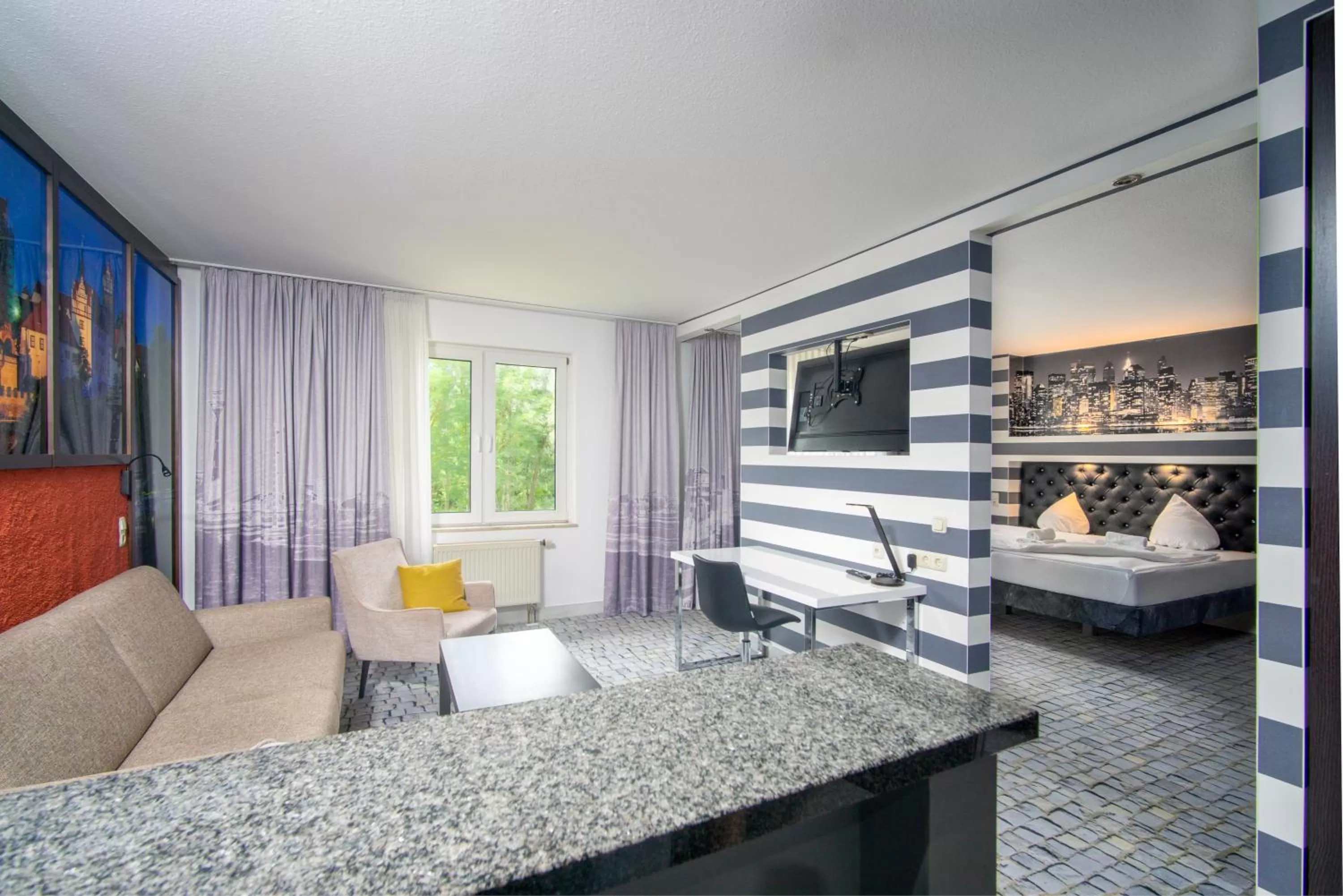 Photo of the whole room, Bed in SL'otel im Parforcehaus