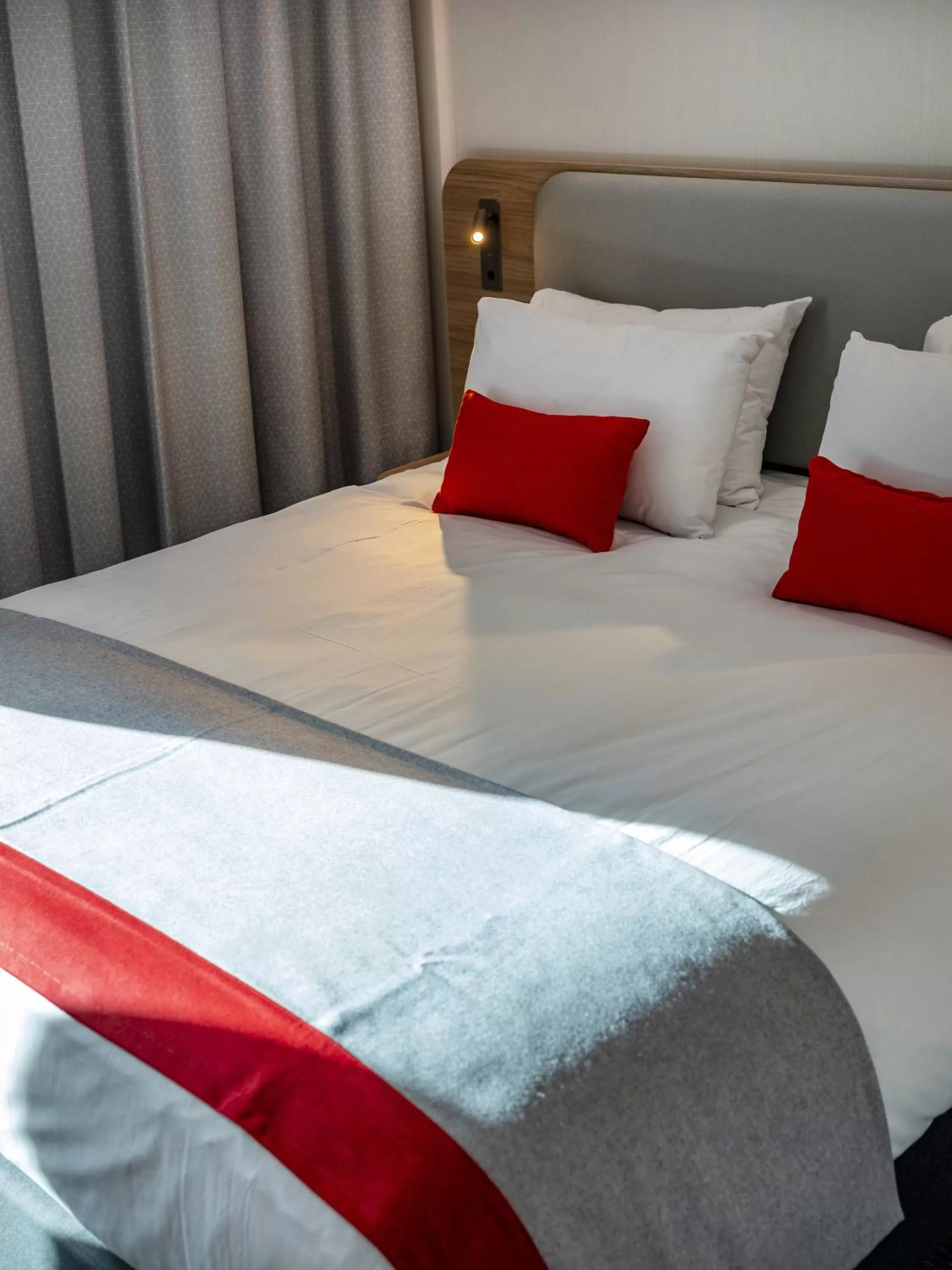 Bed in Holiday Inn Express - Nice - Grand Arenas by IHG