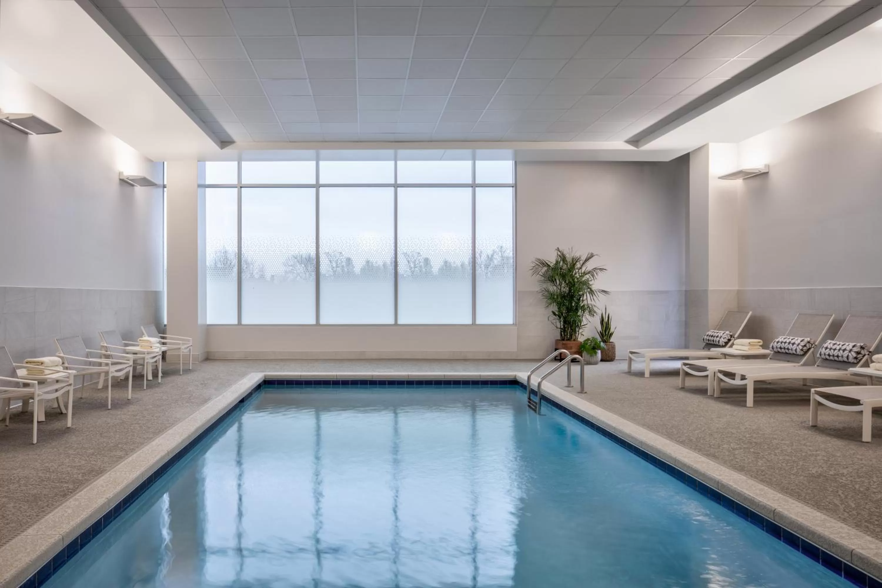 Swimming pool in Hyatt House Denver Aurora Anschutz Medical Campus