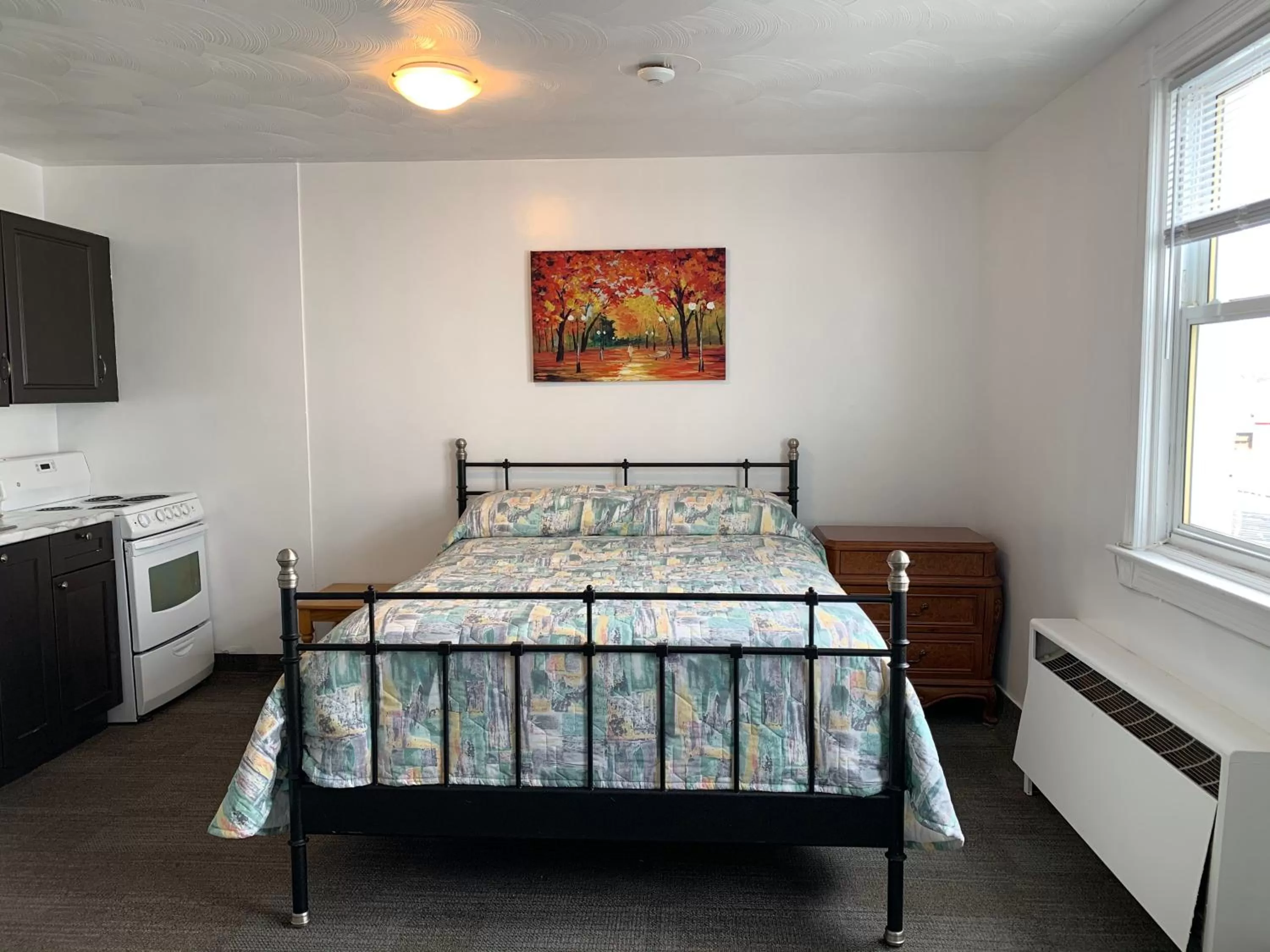 Bed in Lakeview Hotel