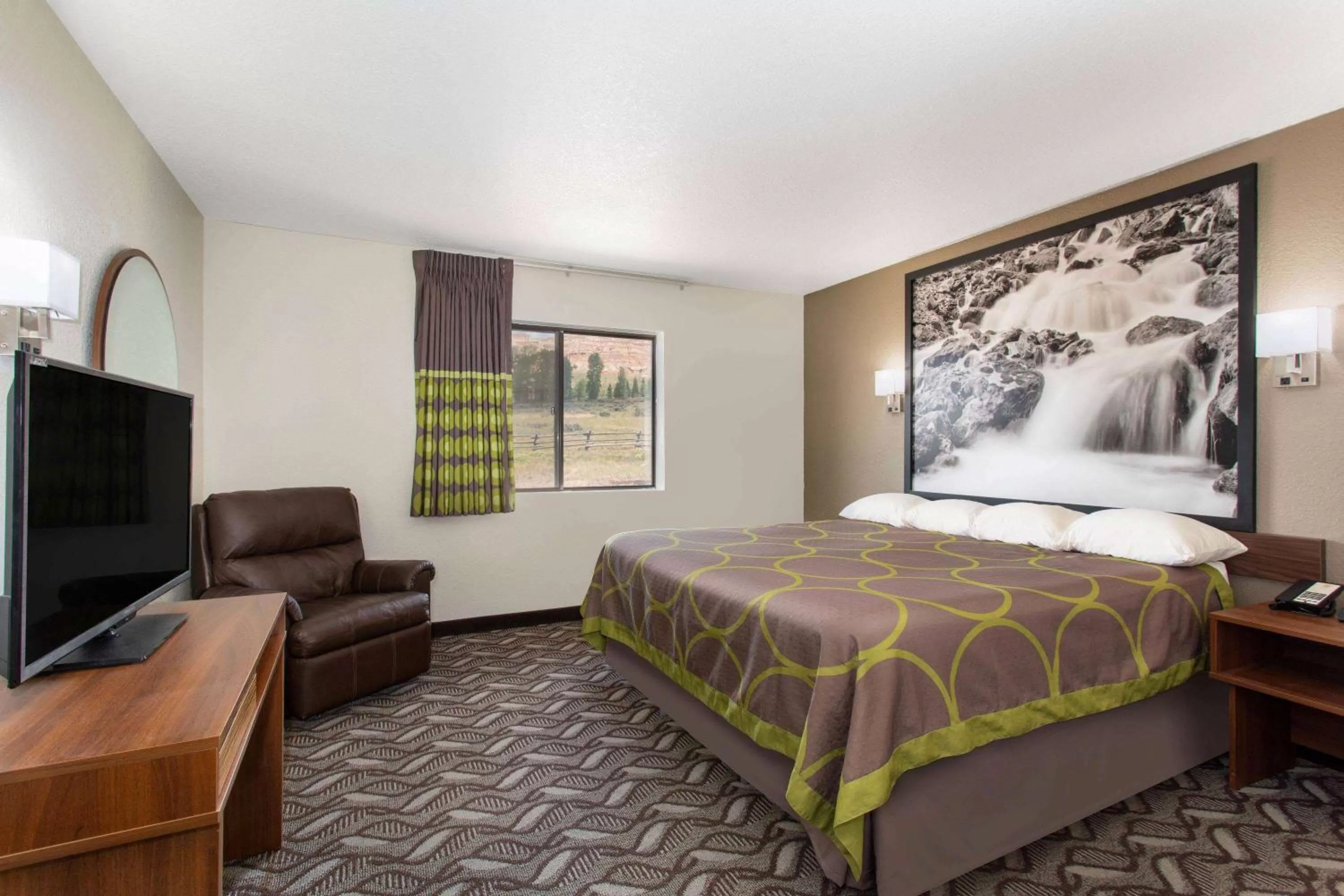 Photo of the whole room, Bed in Super 8 by Wyndham Dubois