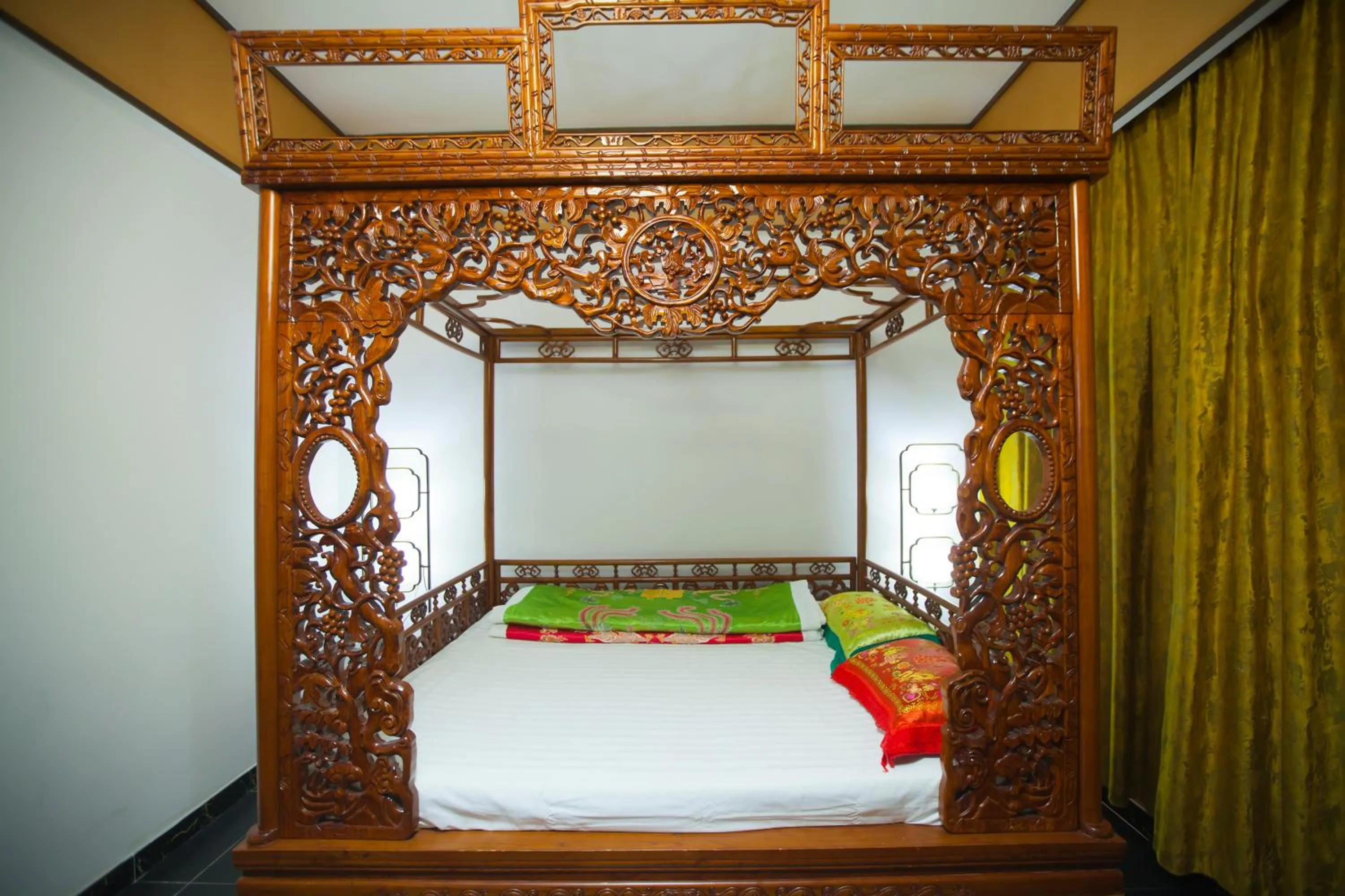 Bed in Beijing Jingyuan Courtyard Hotel