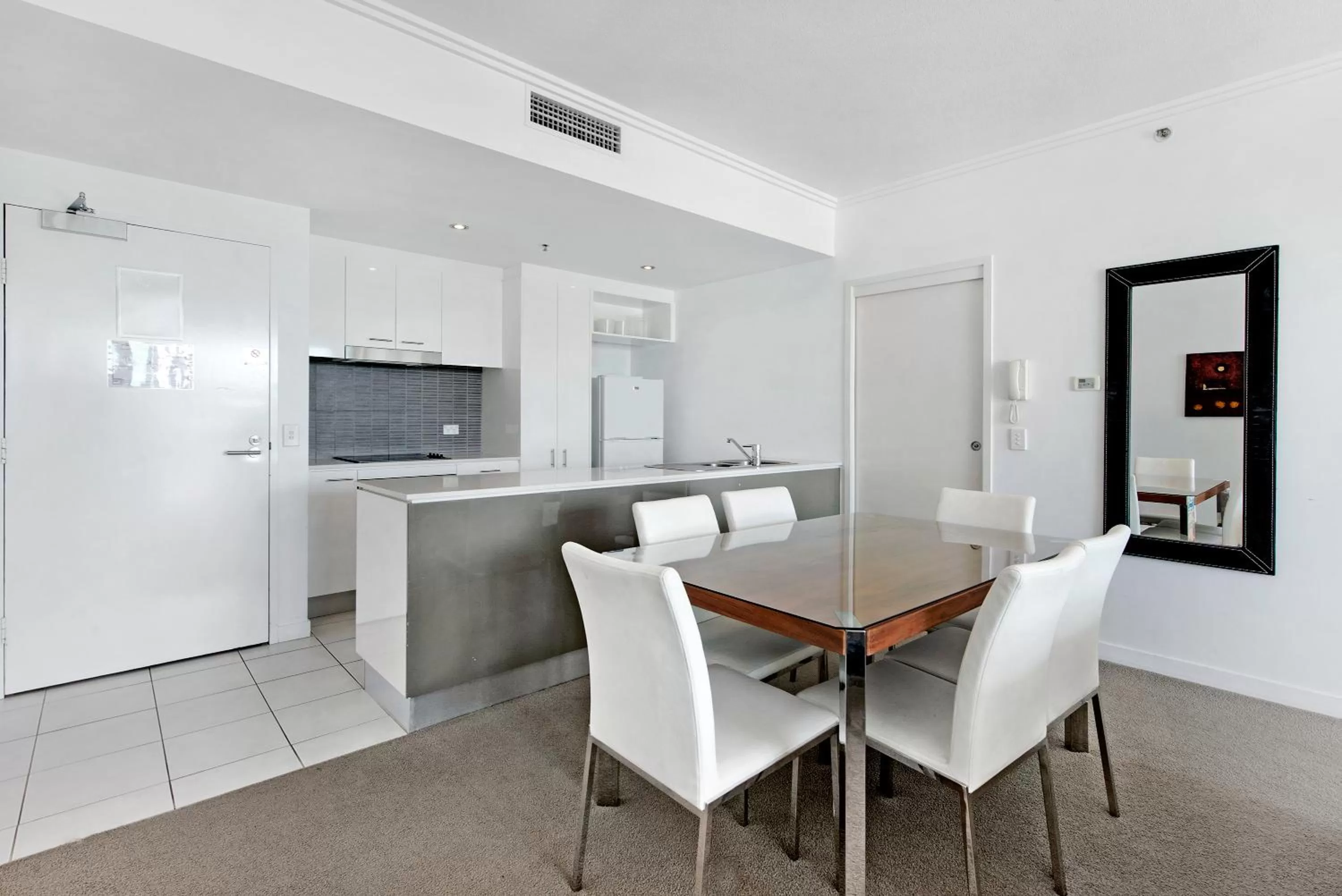 Dining area in ULTIQA Freshwater Point Resort Broadbeach