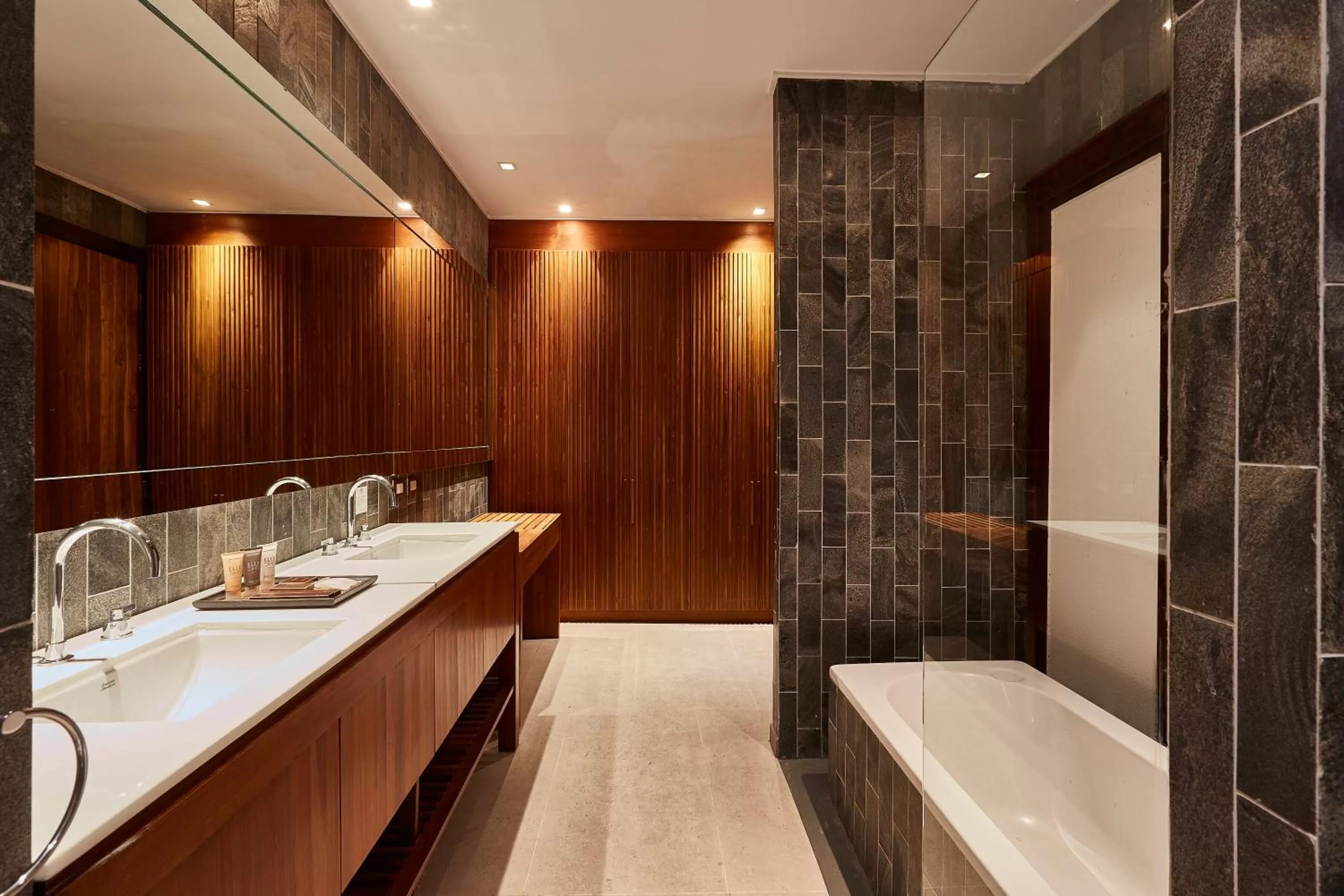 Shower in LUXX Langsuan Hotel - SHA Plus