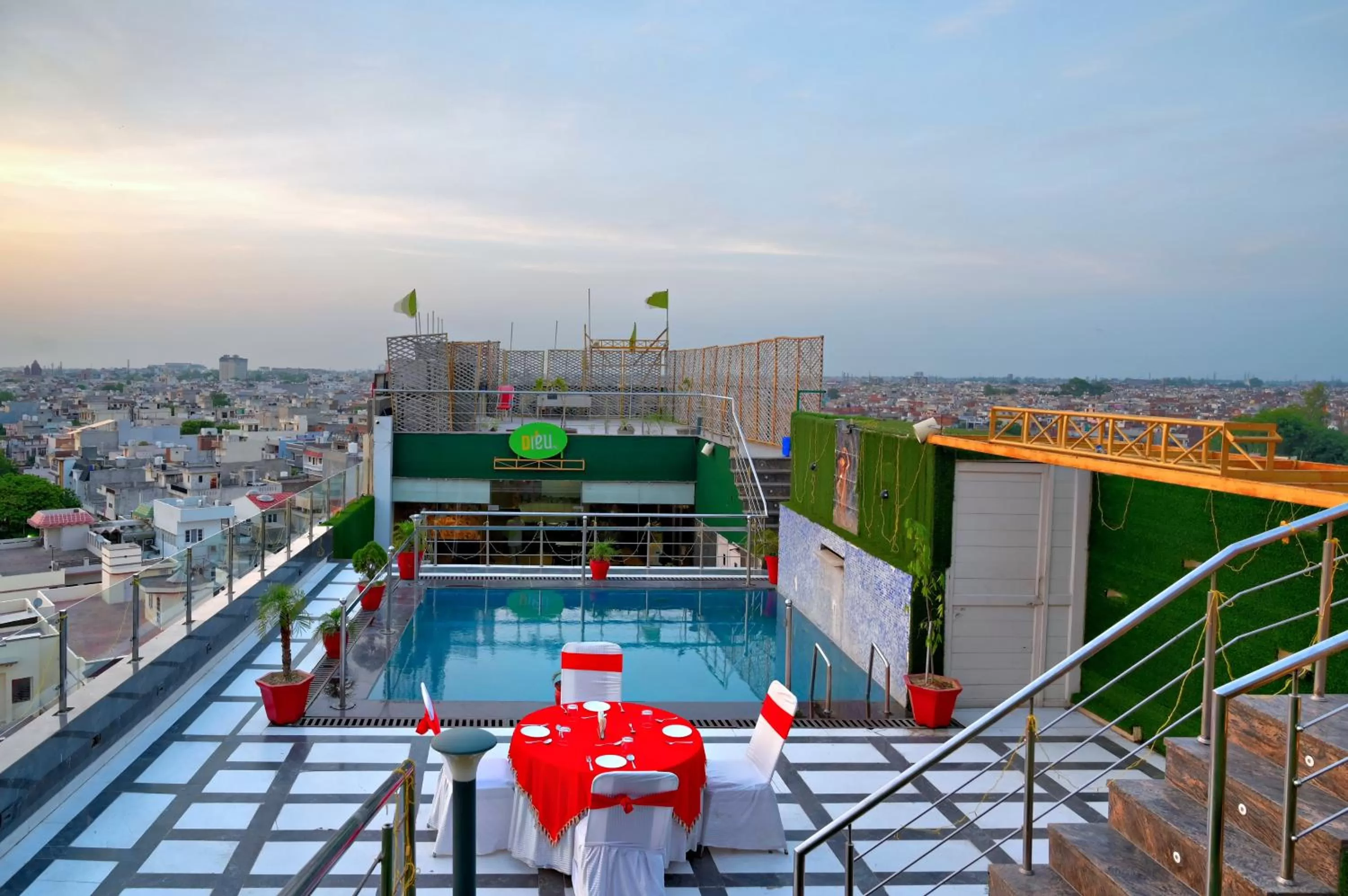 Swimming pool in Crestline Sallow Club