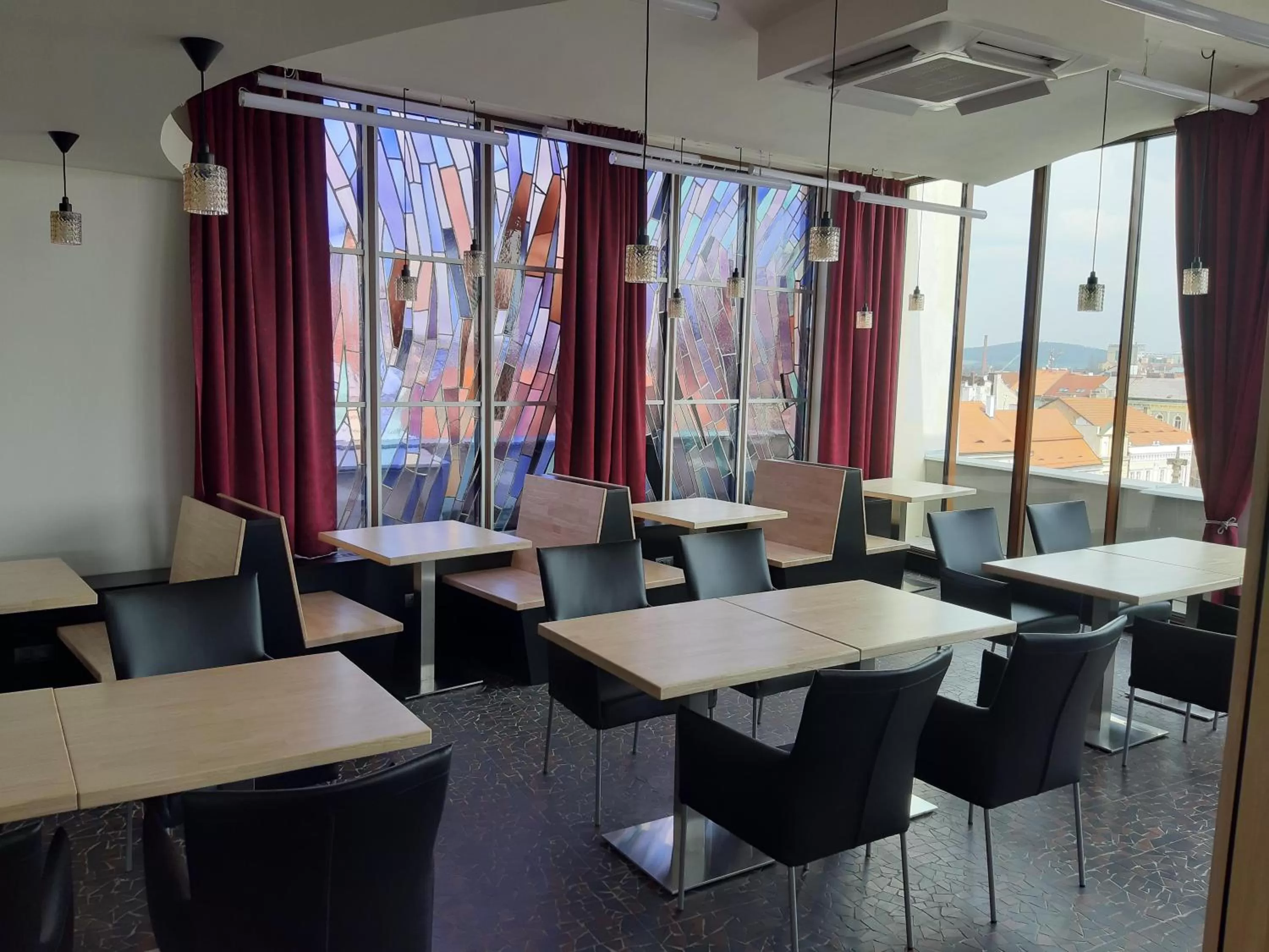 Restaurant/places to eat in Hotel Central