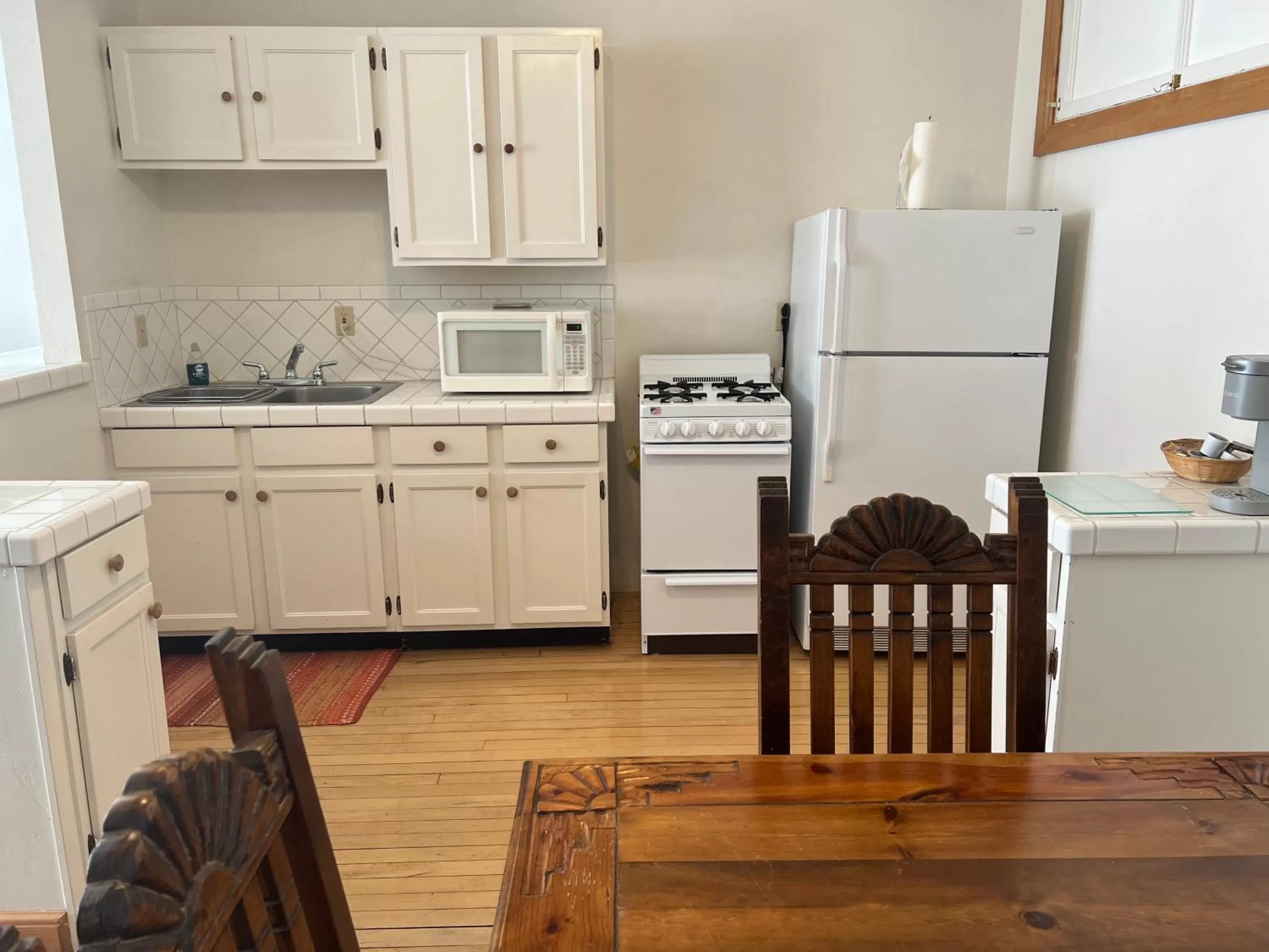 Kitchen or kitchenette in Canyon Rose Suites