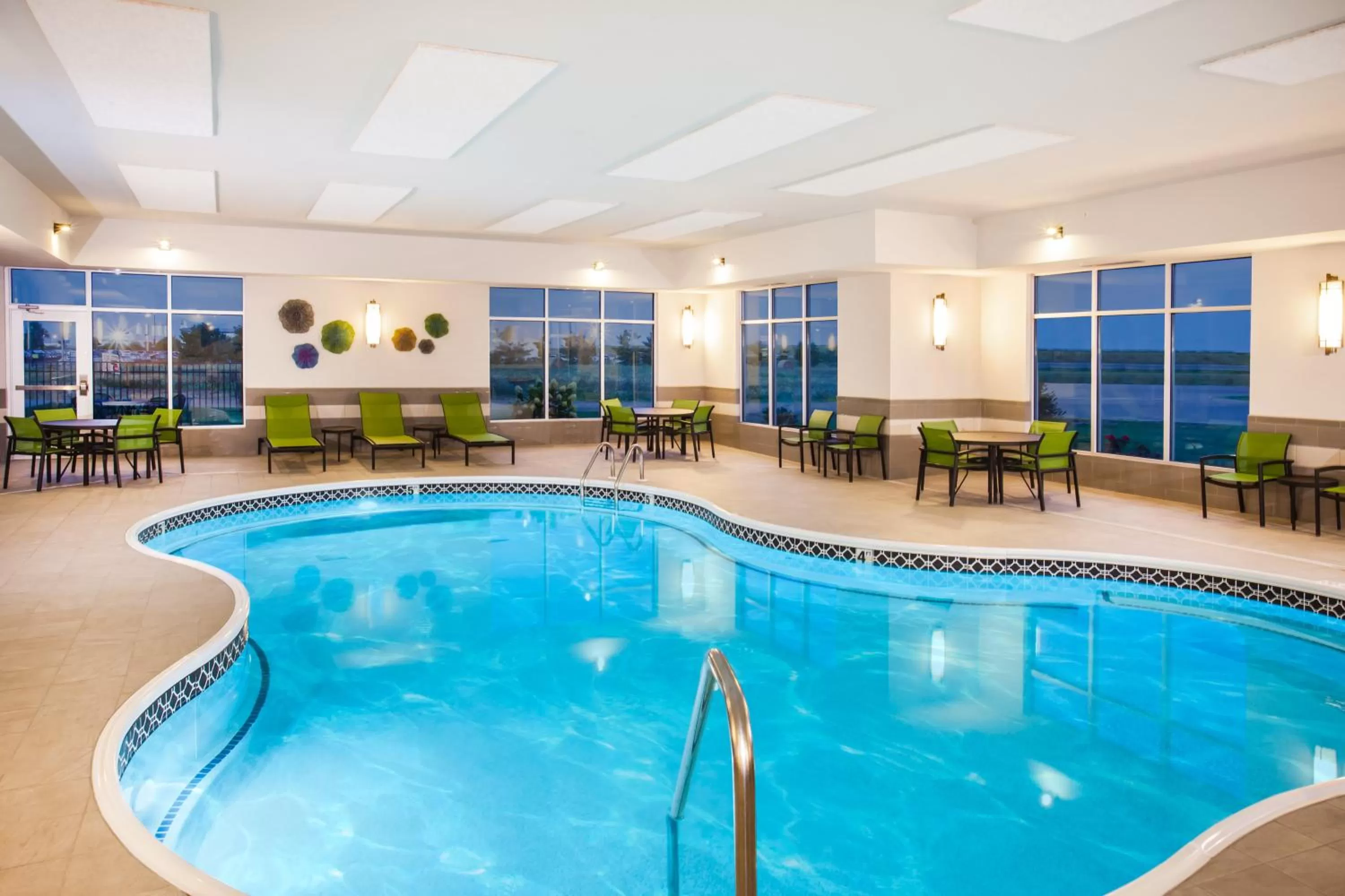 Swimming pool in Holiday Inn Express & Suites Litchfield by IHG