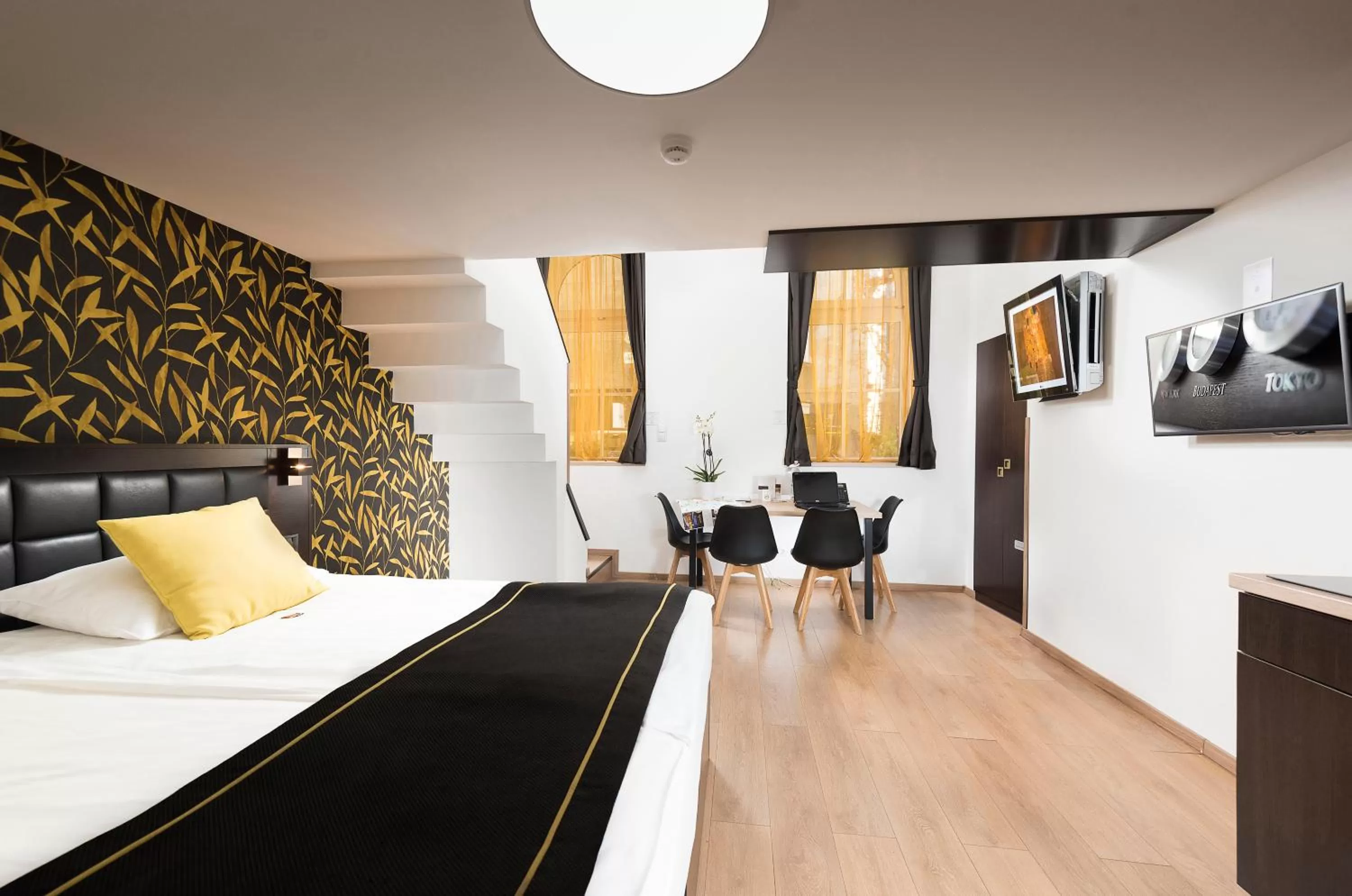 Photo of the whole room, Bed in Opera Garden Hotel & Apartments