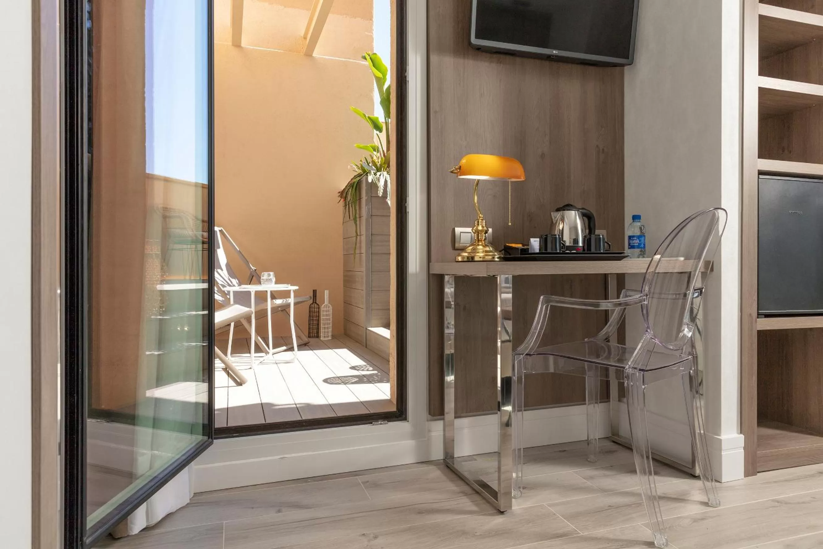 Photo of the whole room in Hotel Oasis