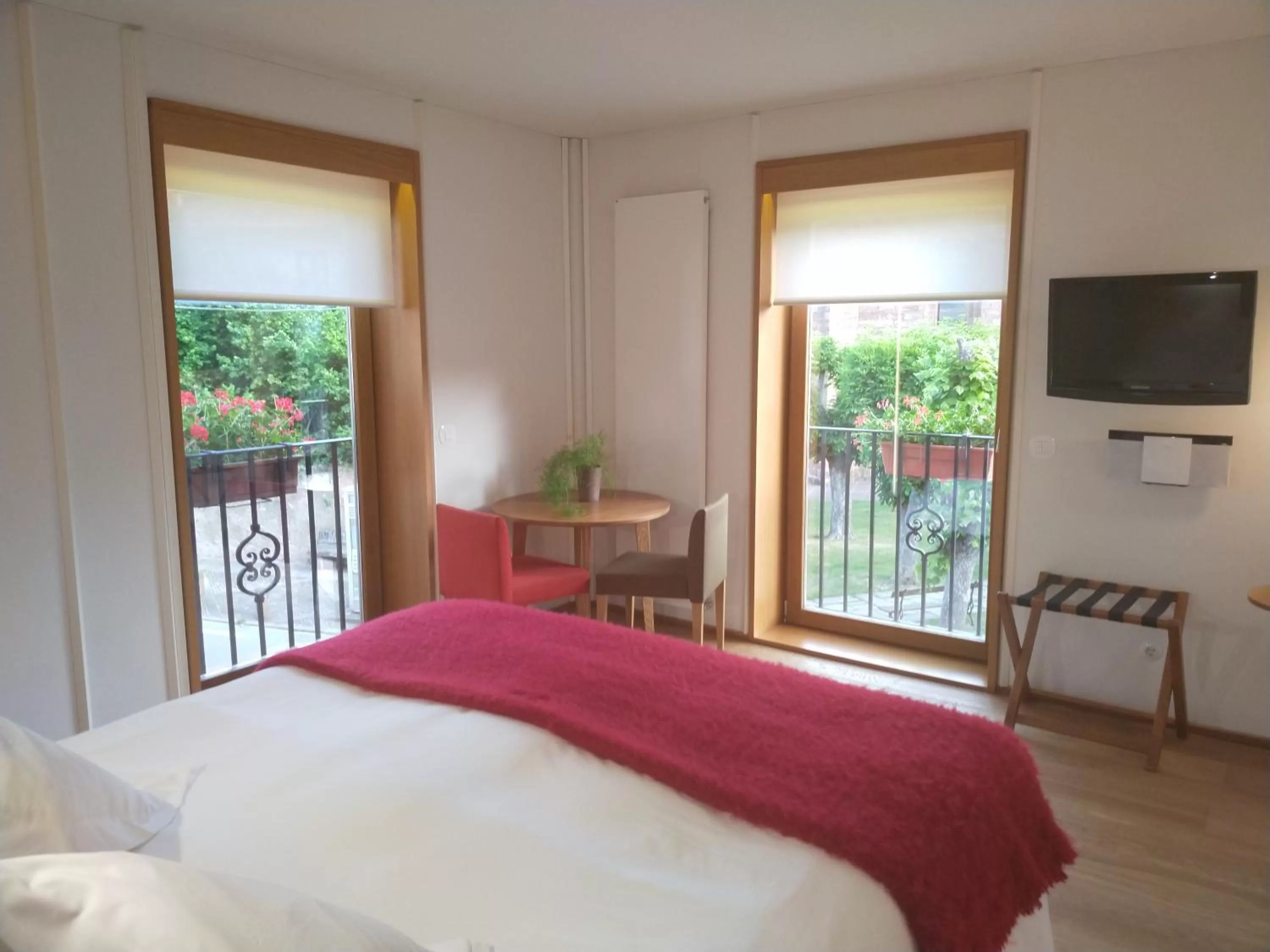 View (from property/room), Bed in Hotel Echaurren Relais & Châteaux