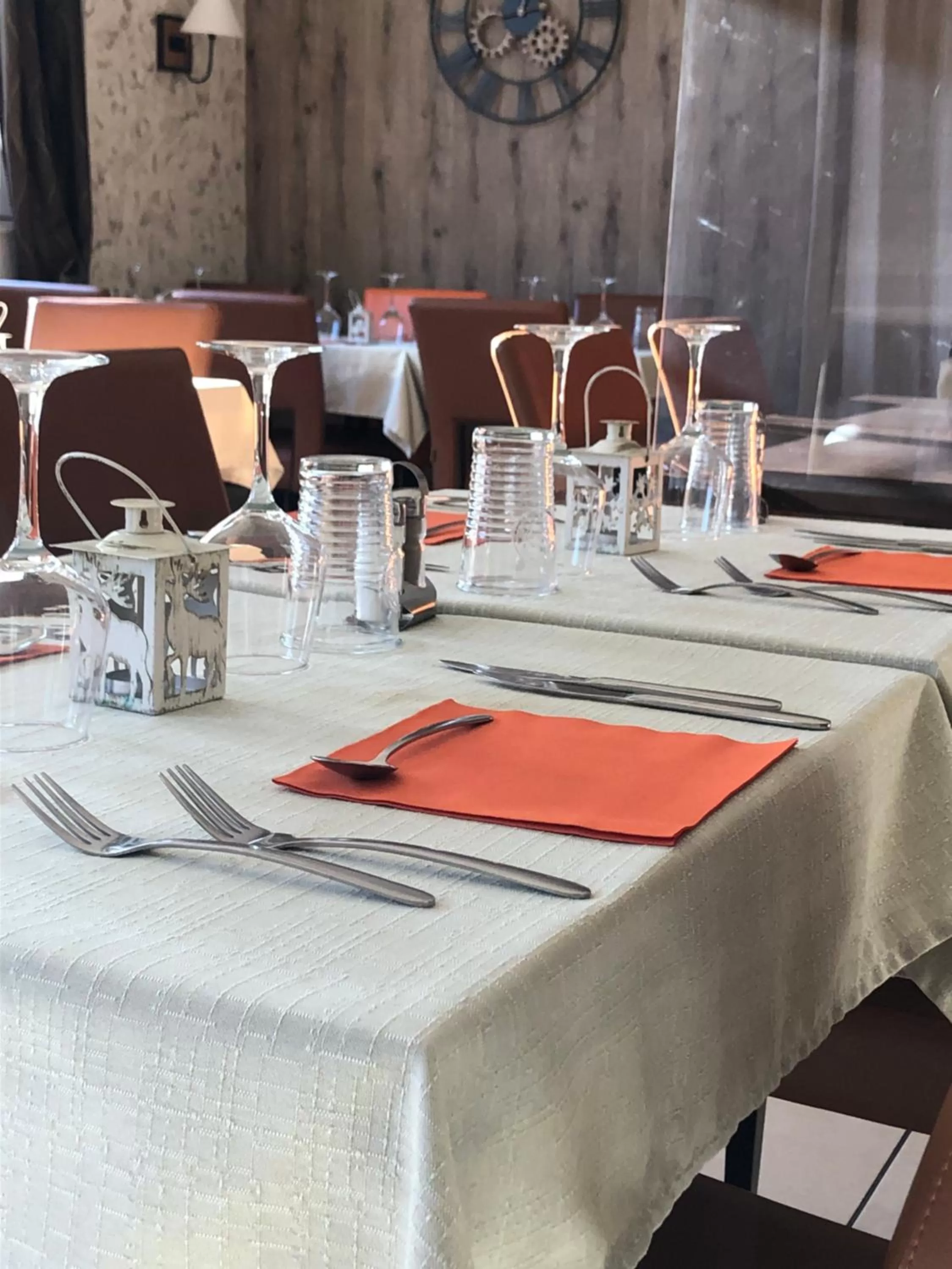 Restaurant/places to eat in Logis Hotel Beaudon