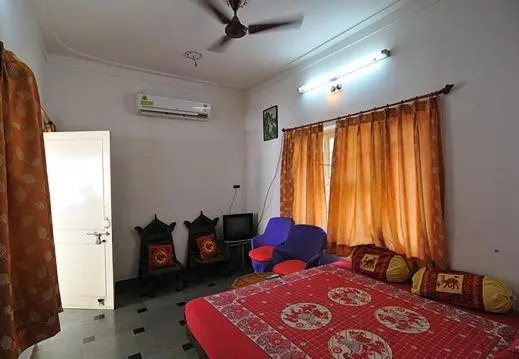 Photo of the whole room, Bed in Udai Haveli Guest House