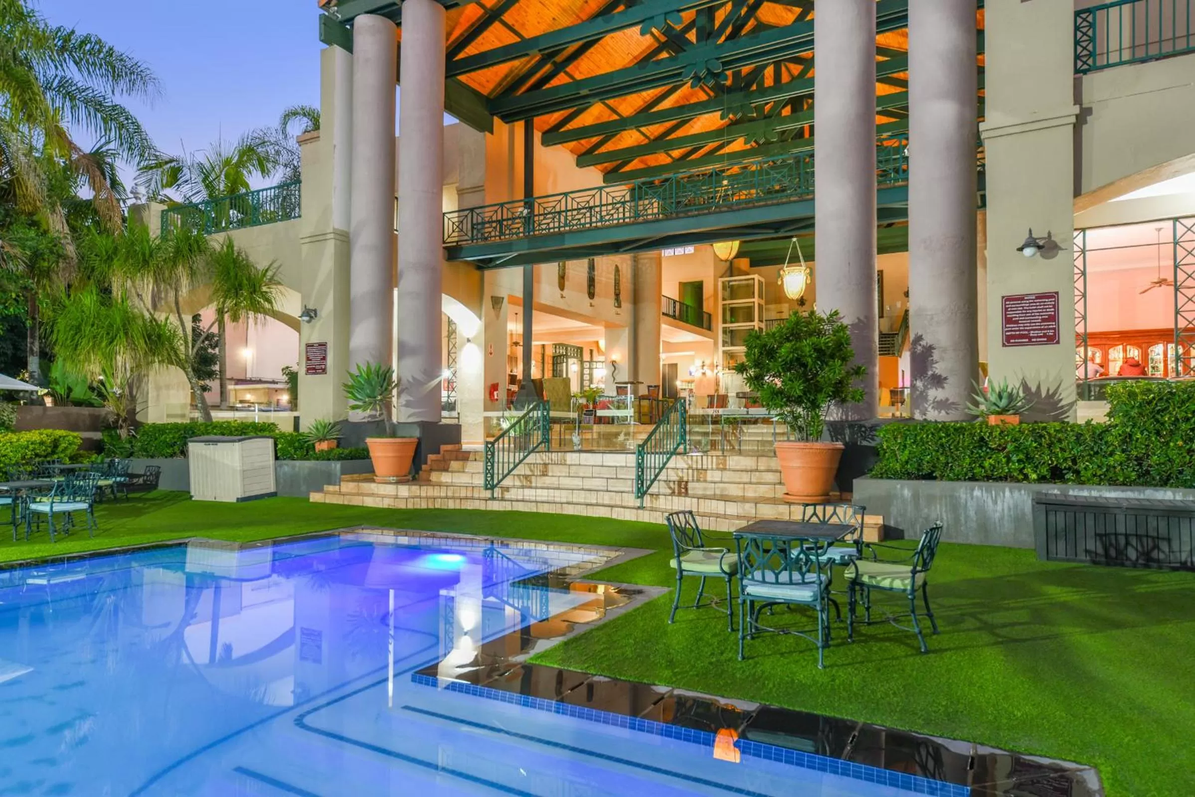 Swimming pool in Mercure Hotel Nelspruit