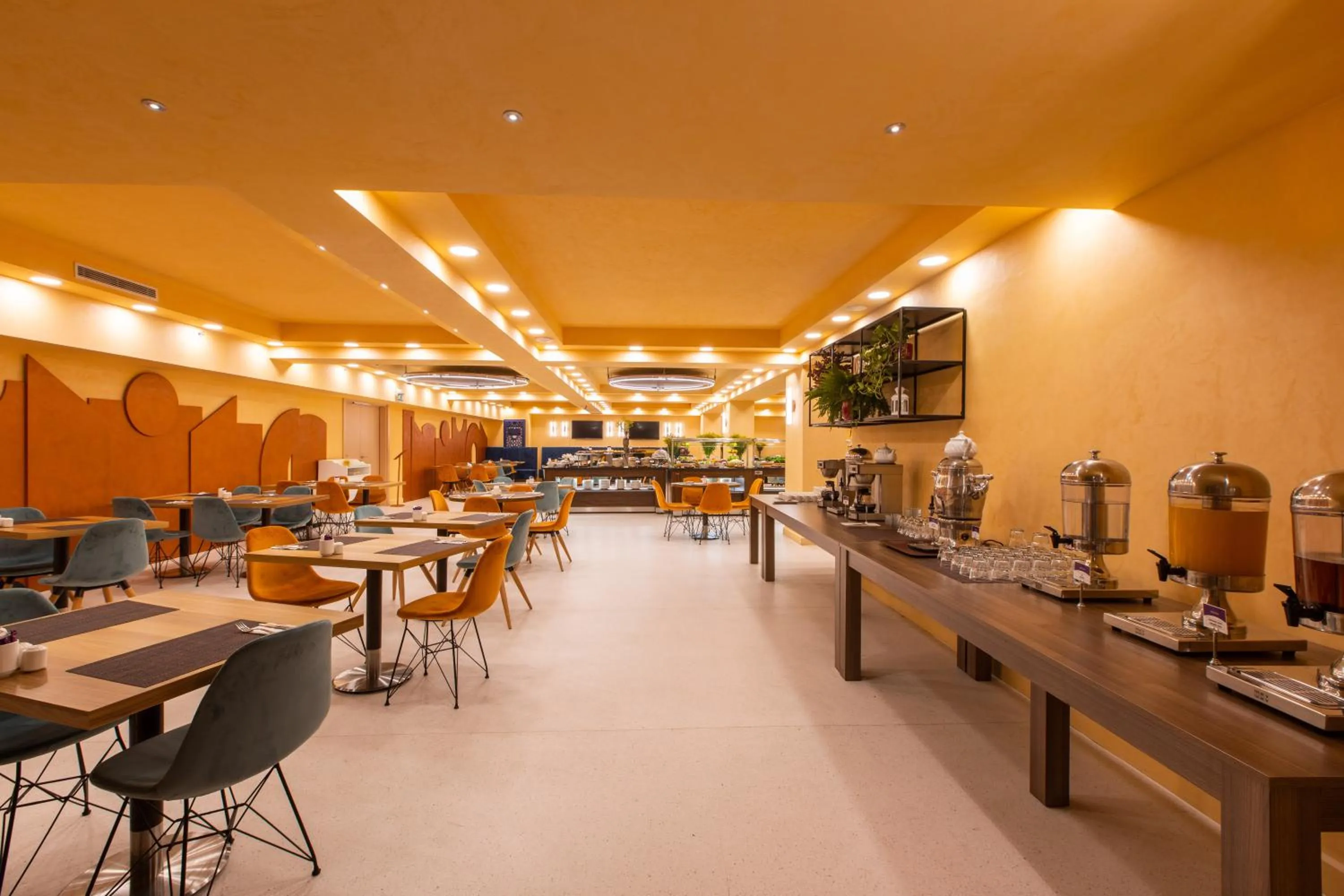 Restaurant/places to eat in Mercure Istanbul Bakirkoy