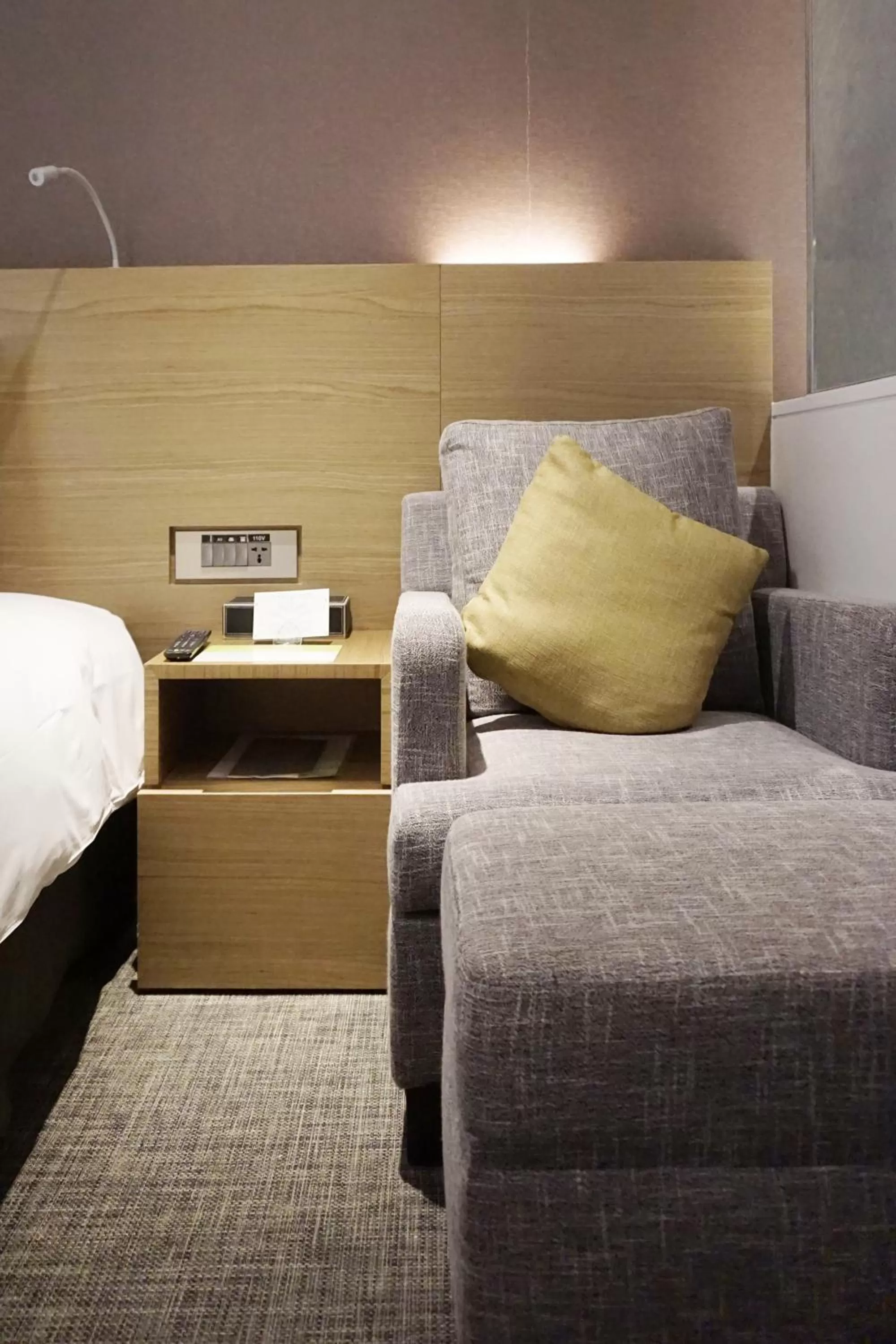 Seating area, Bed in Royal Inn Taipei Linsen - Huashan 1914 Creative Park