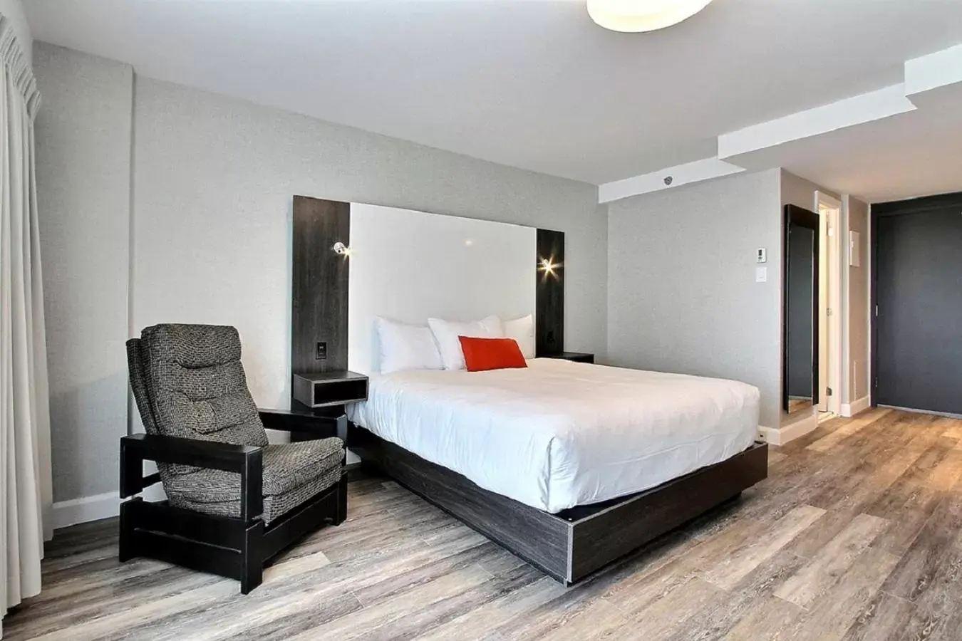 King Room with Balcony in Hotel Classique King Room with Balcony in Hotel Classique