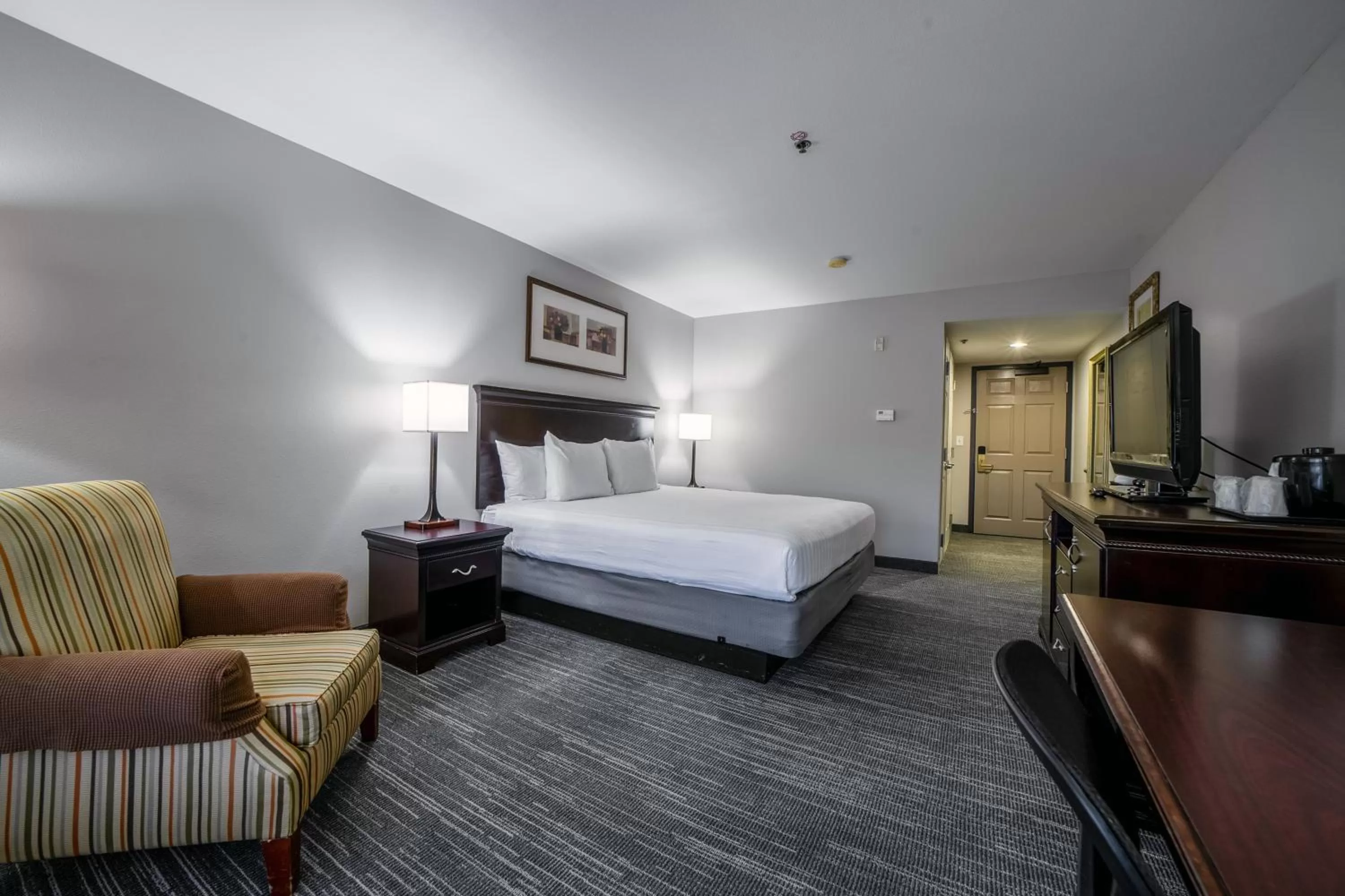 Bedroom, Bed in Country Inn & Suites by Radisson, Ontario at Ontario Mills, CA