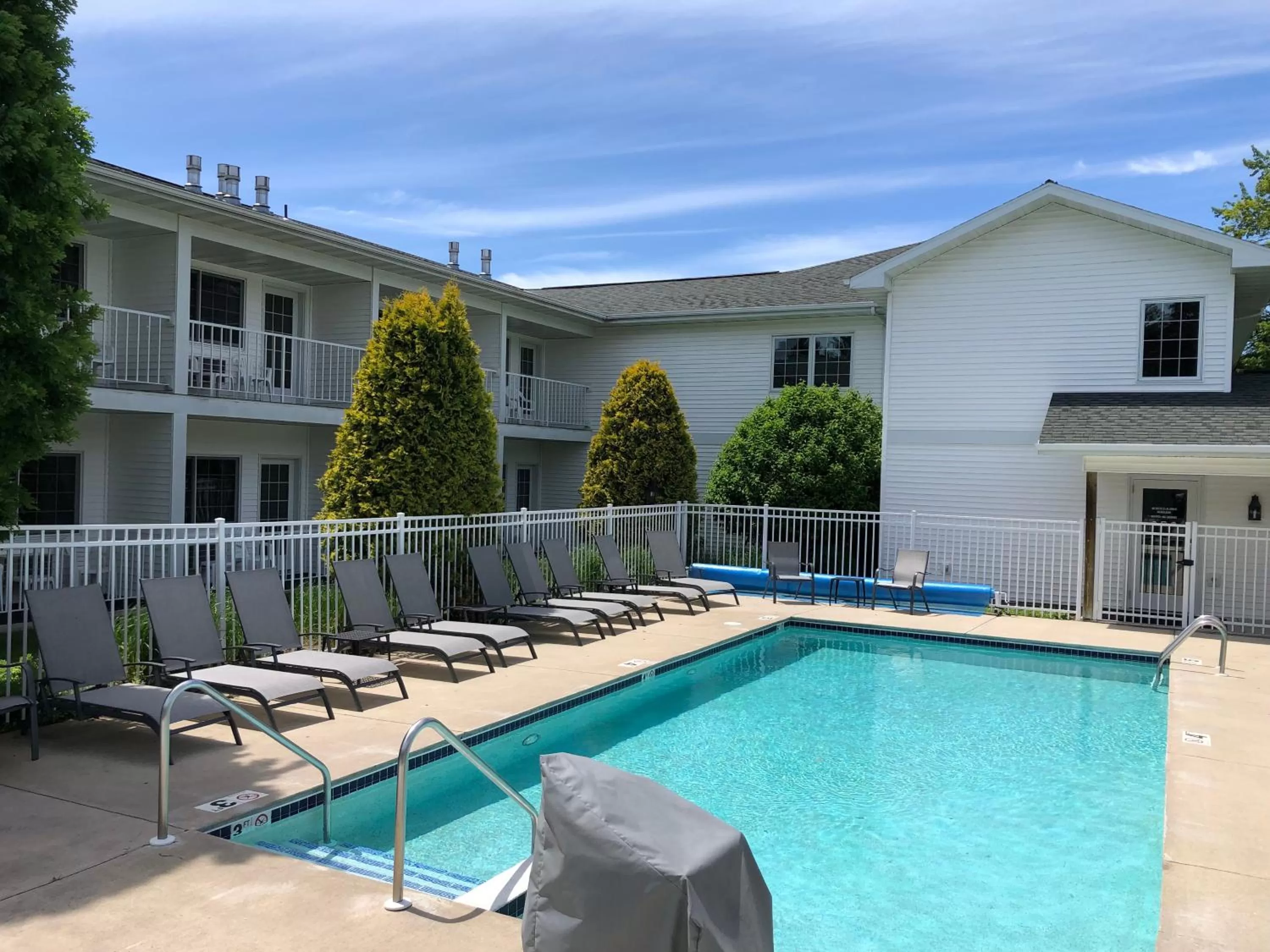 Swimming pool in Homestead Suites - Fish Creek