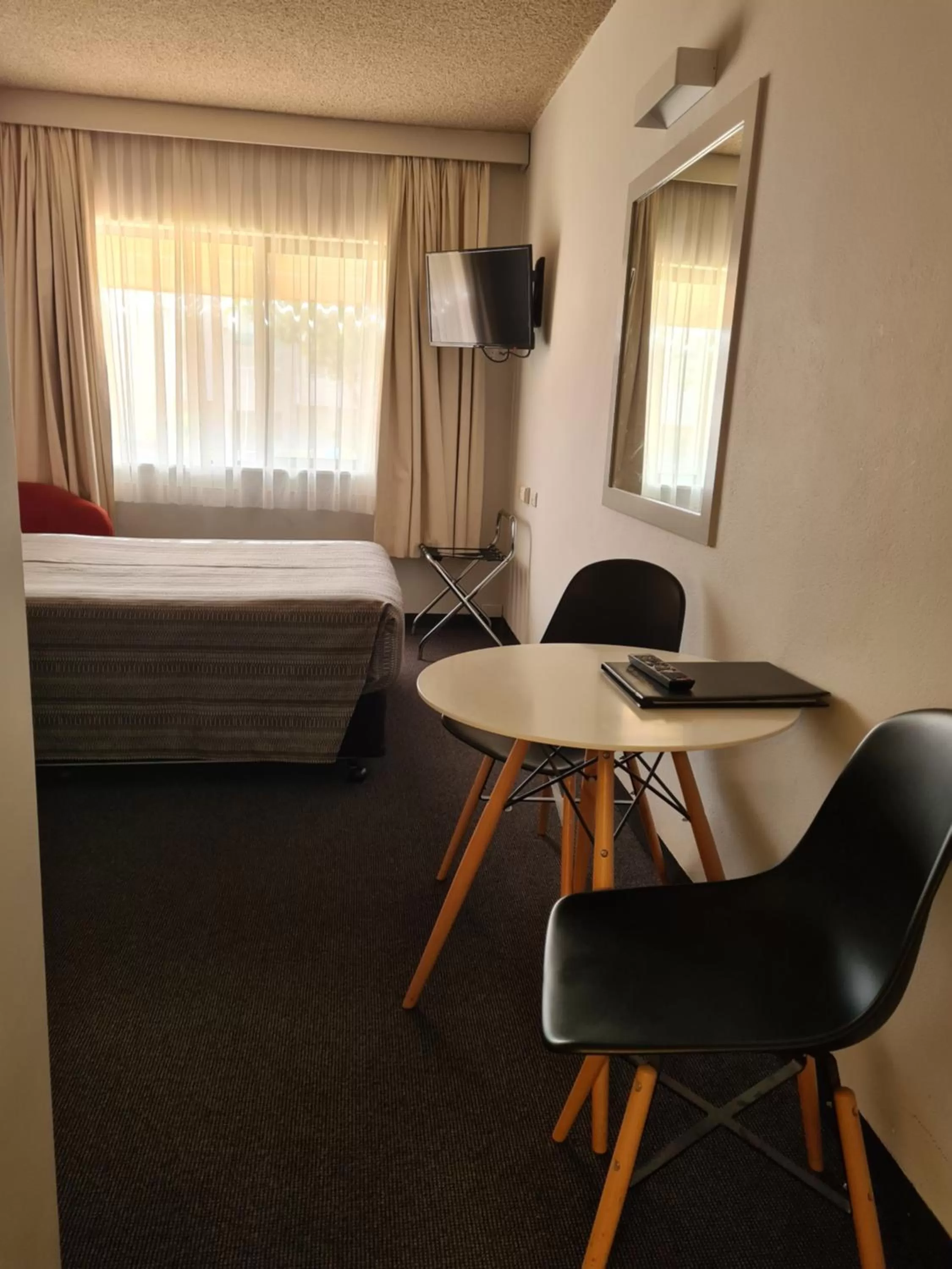 Bed in Belconnen Way Hotel & Serviced Apartments