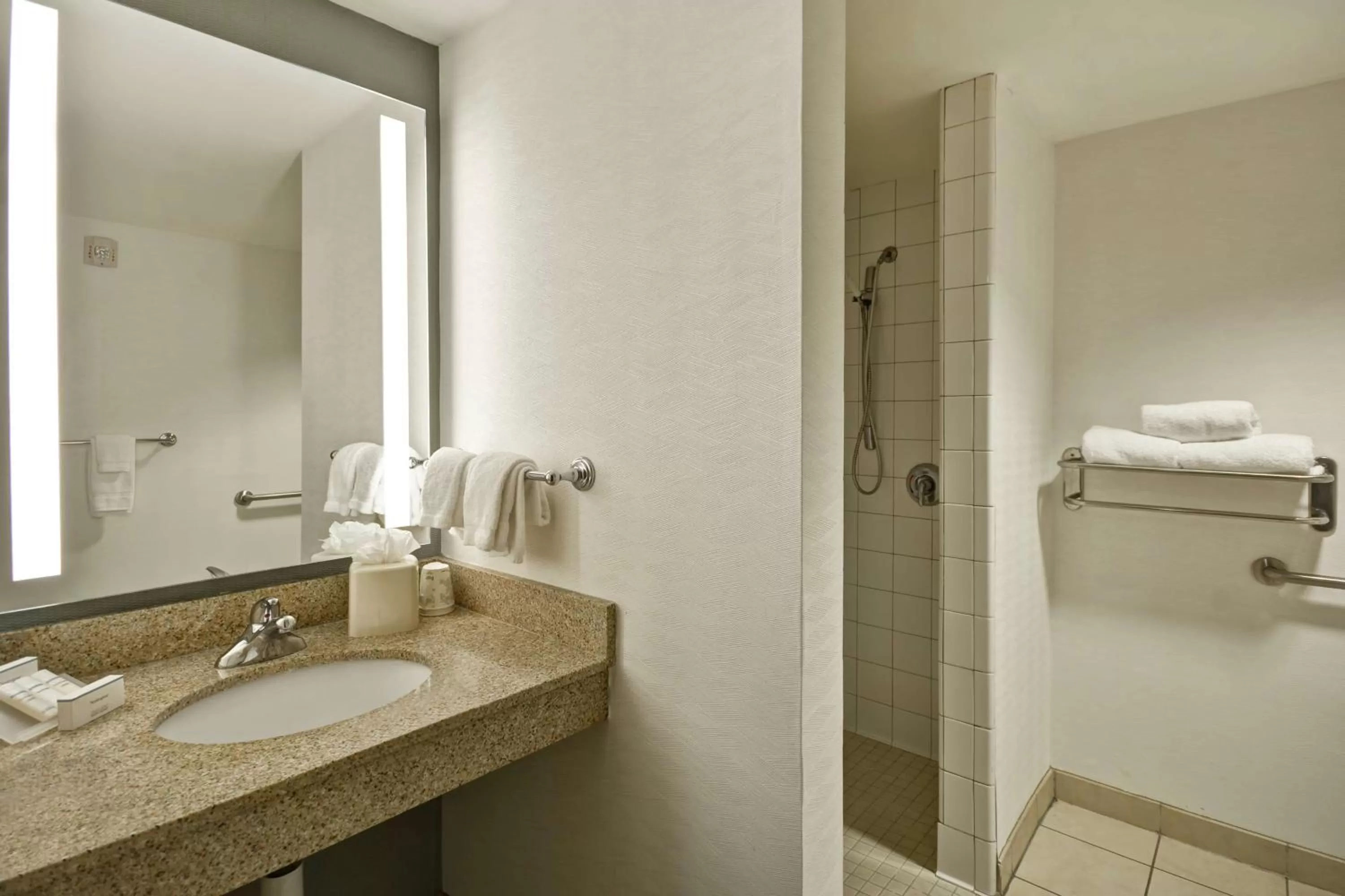 Bathroom in Hilton Garden Inn Gulfport - Biloxi Airport