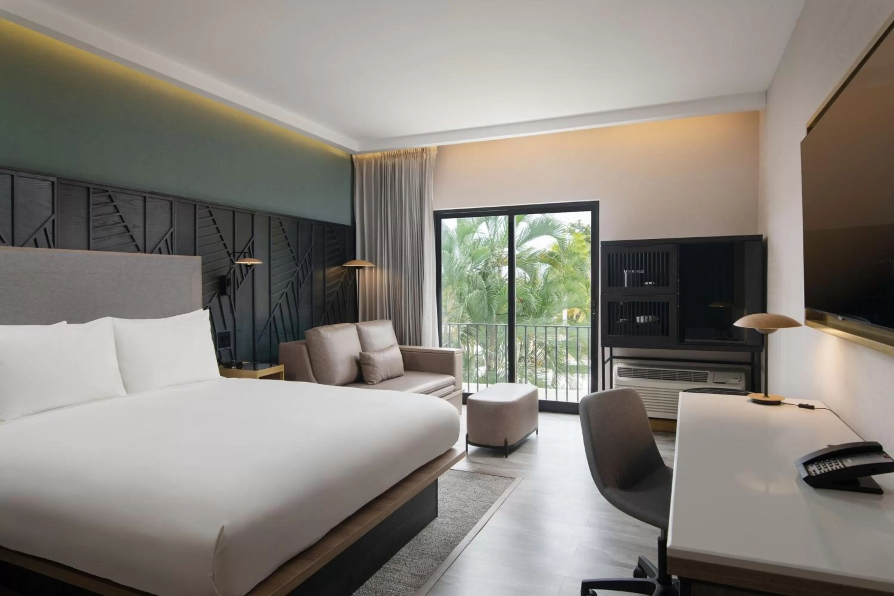 King Room with City View in Courtyard by Marriott Santo Domingo