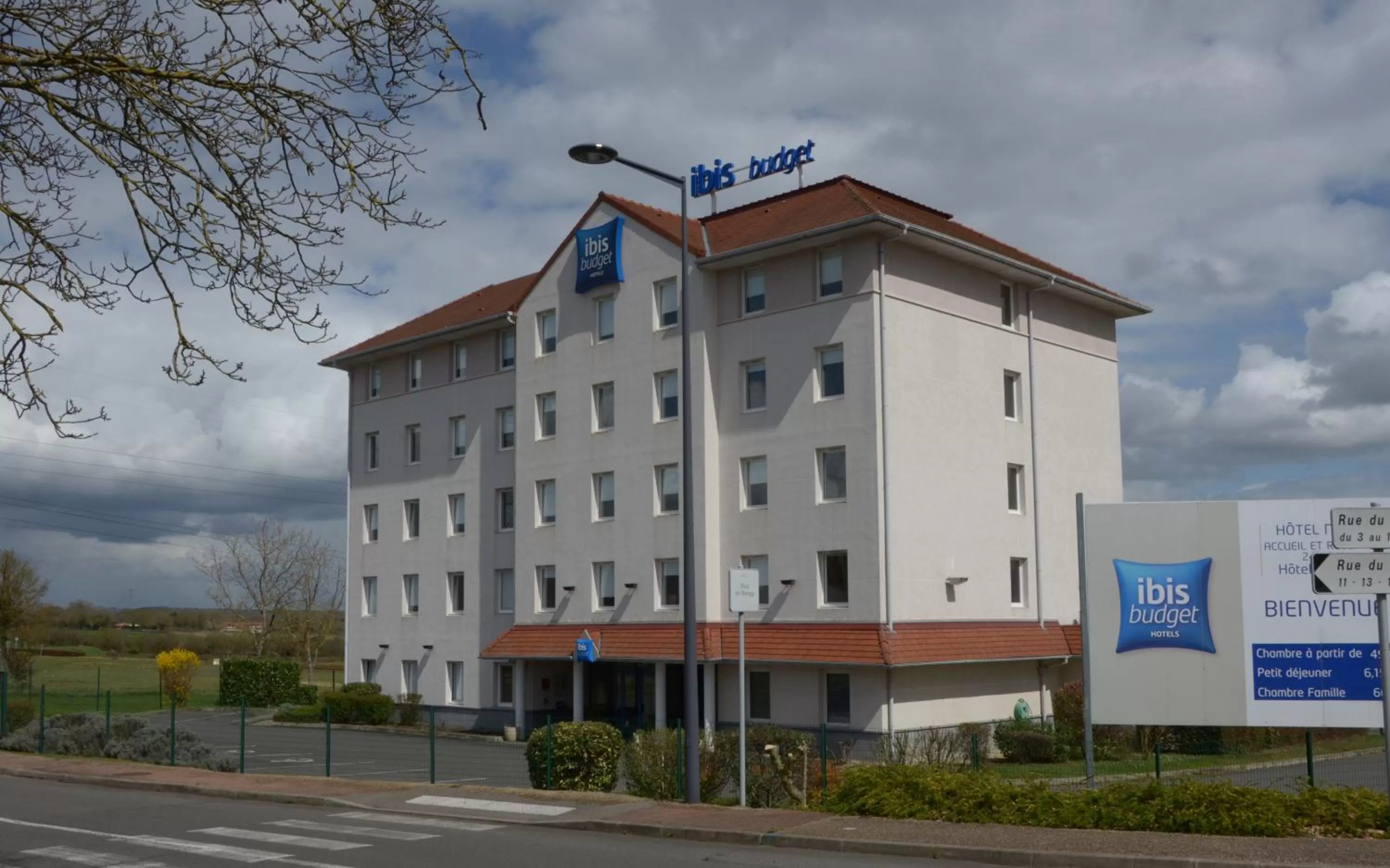 Facade/entrance in ibis budget Nevers Varennes Vauzelles