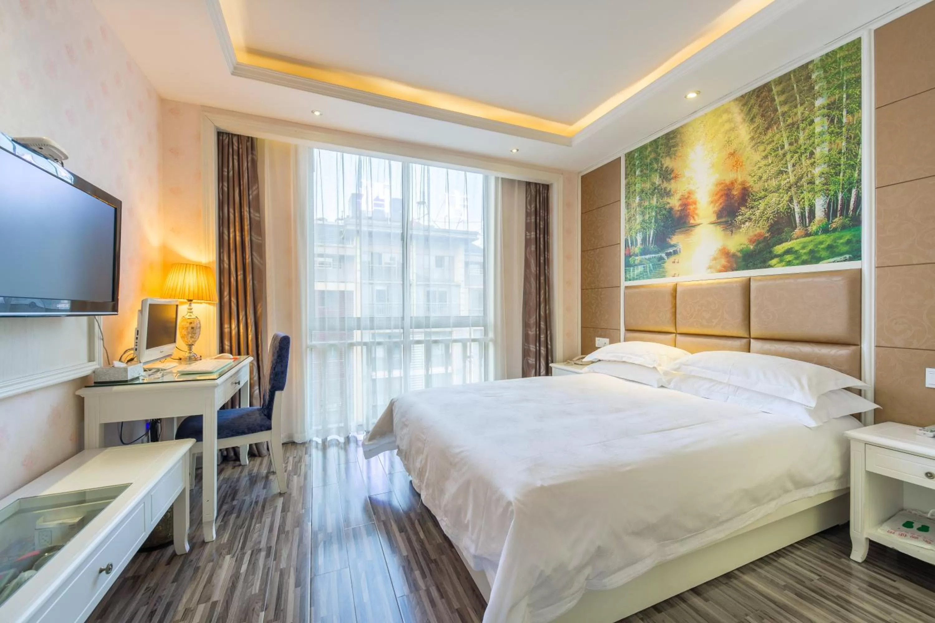 Bed in Lingshang Hotel