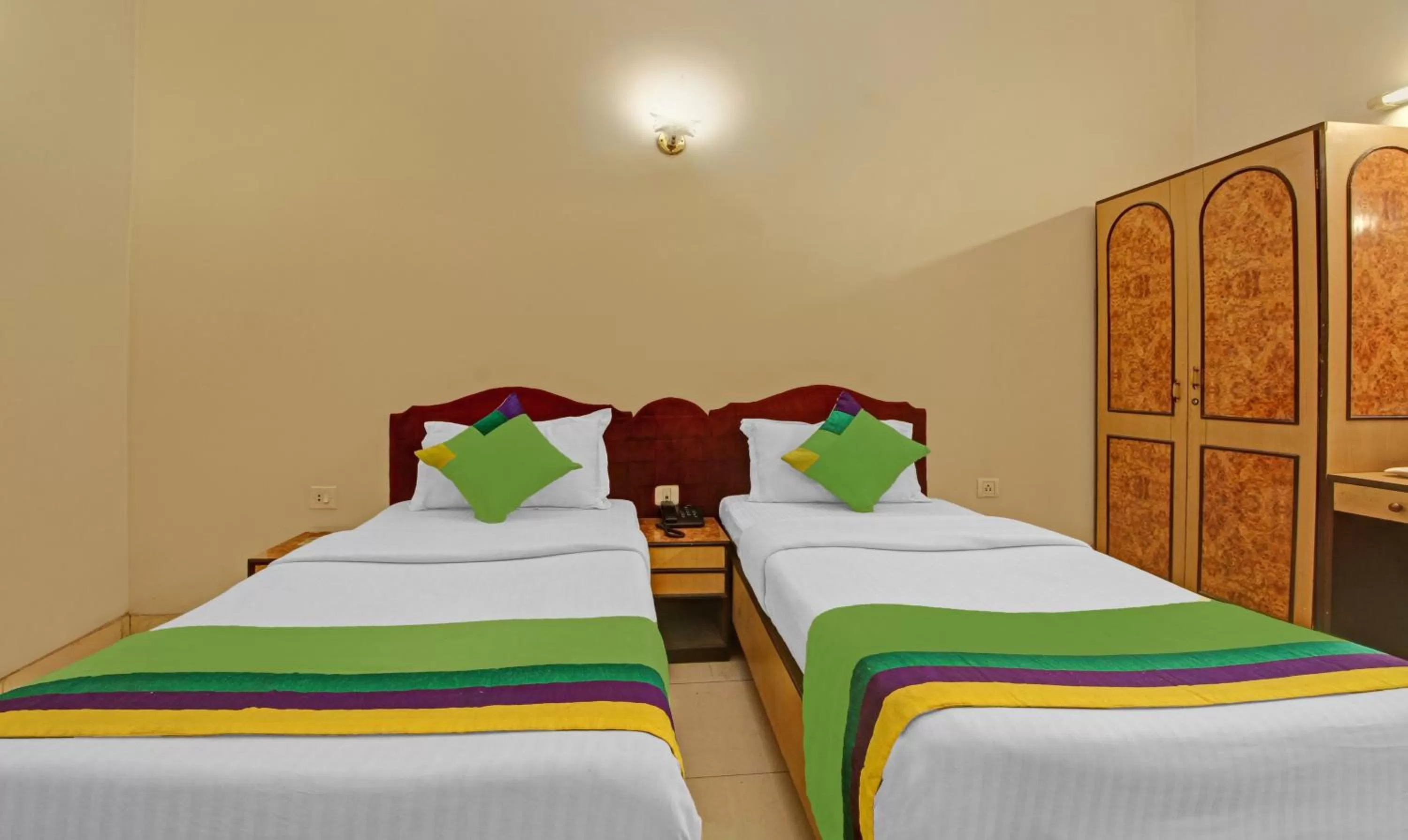 Photo of the whole room, Bed in Treebo Mira Inn, Camac Street