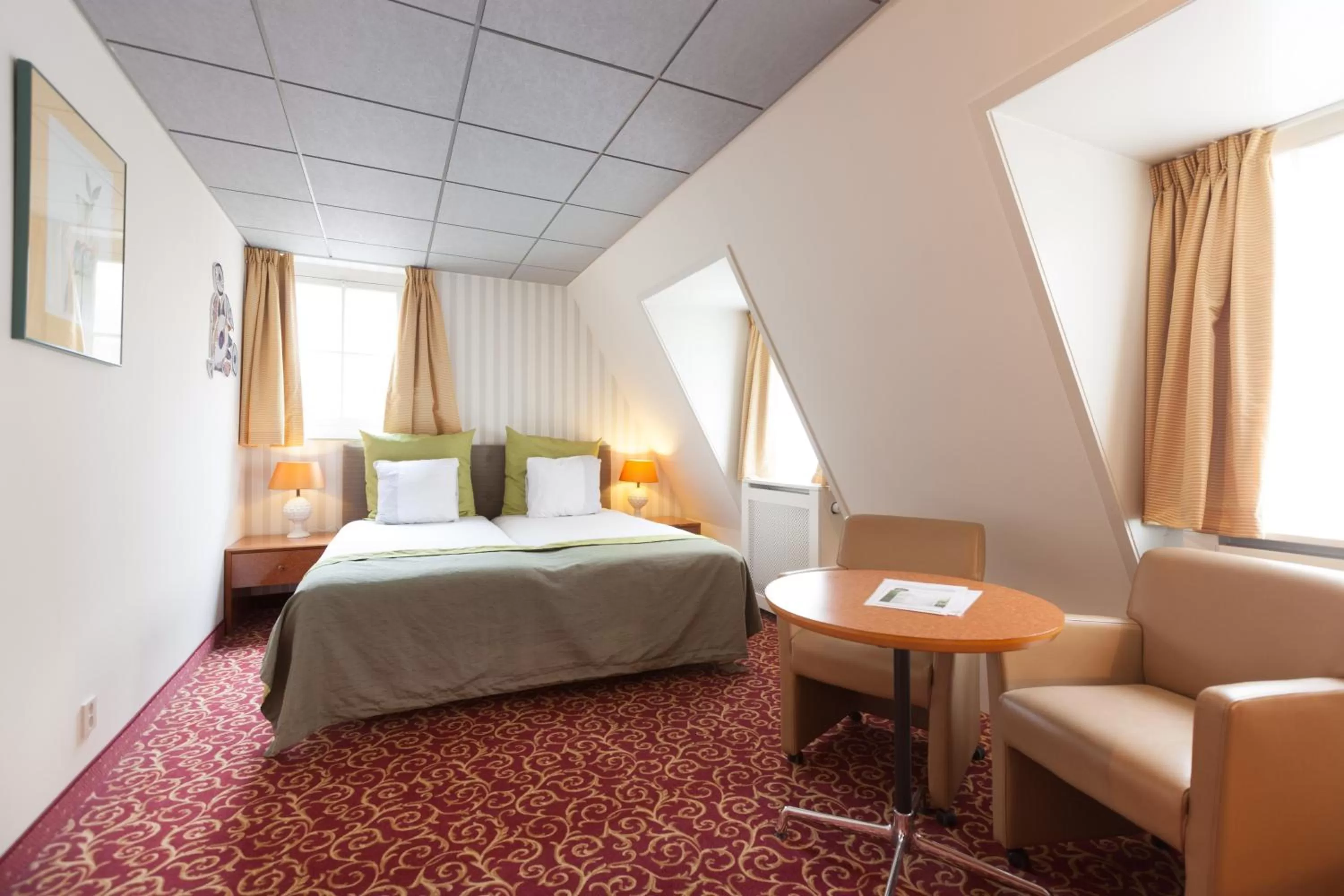 Bedroom, Bed in Grand Museum Hotel, BW Signature Collection