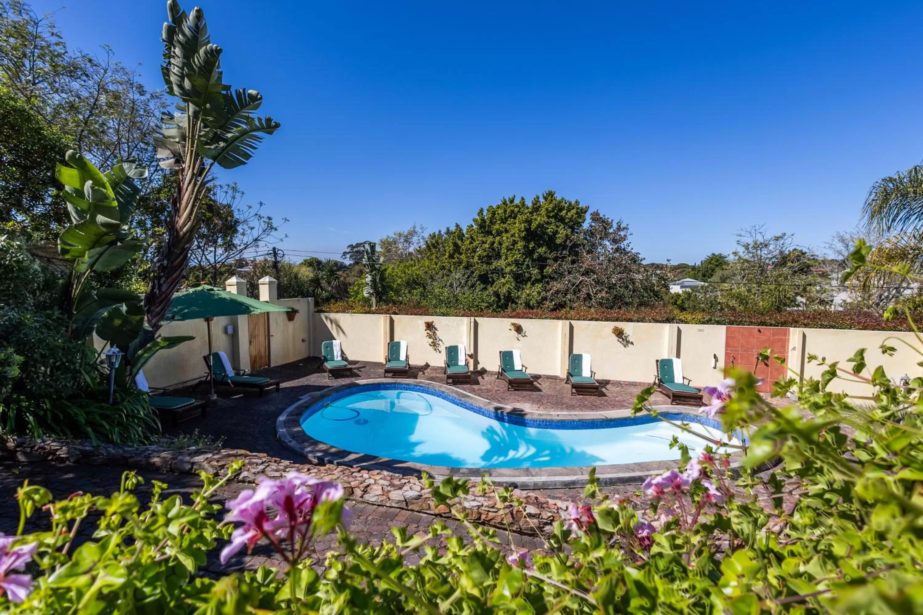 Swimming pool in Gästehaus Pinkepank