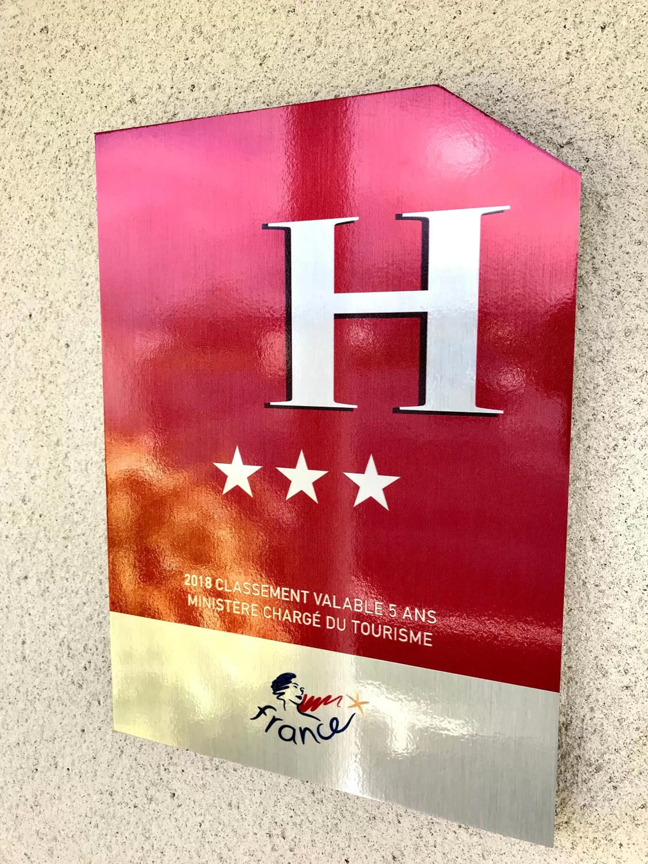 Logo/Certificate/Sign in Kyriad Dol-de-Bretagne