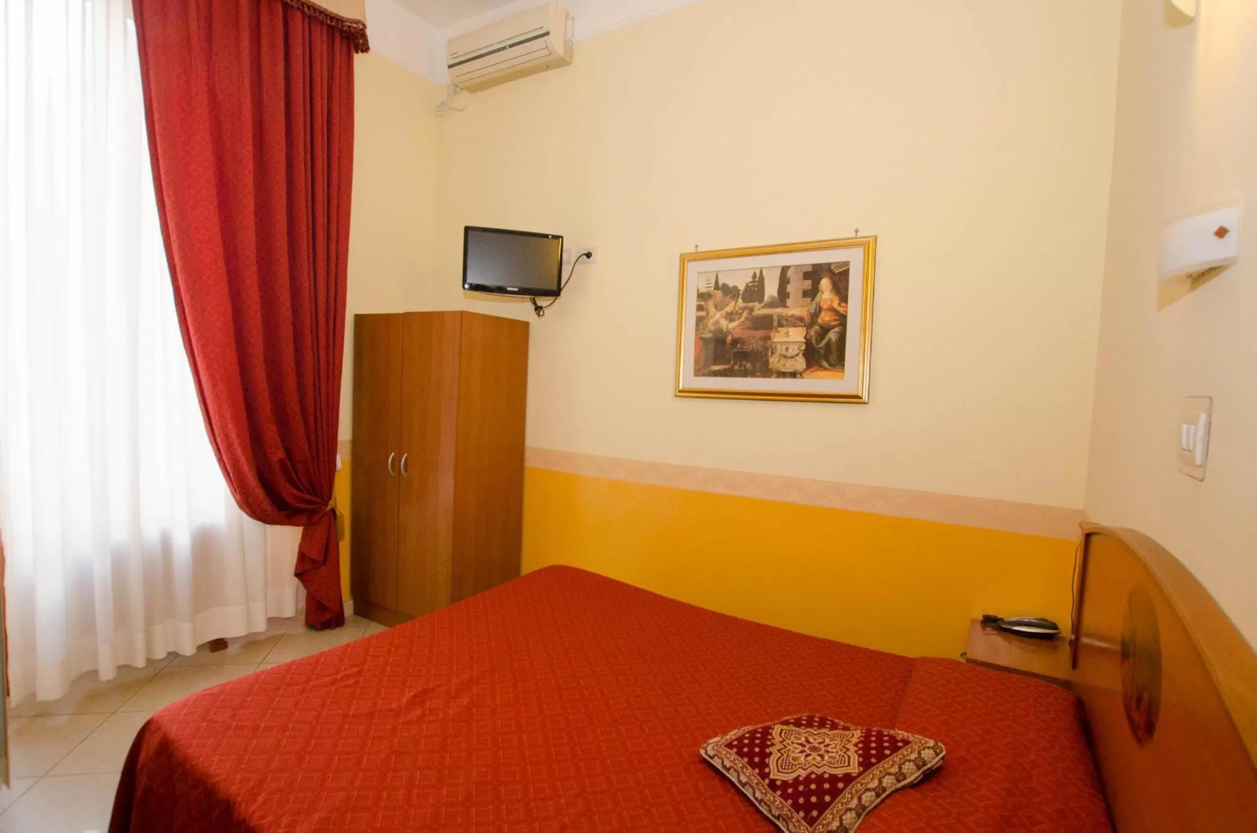 Bedroom, Bed in Hotel Cherubini