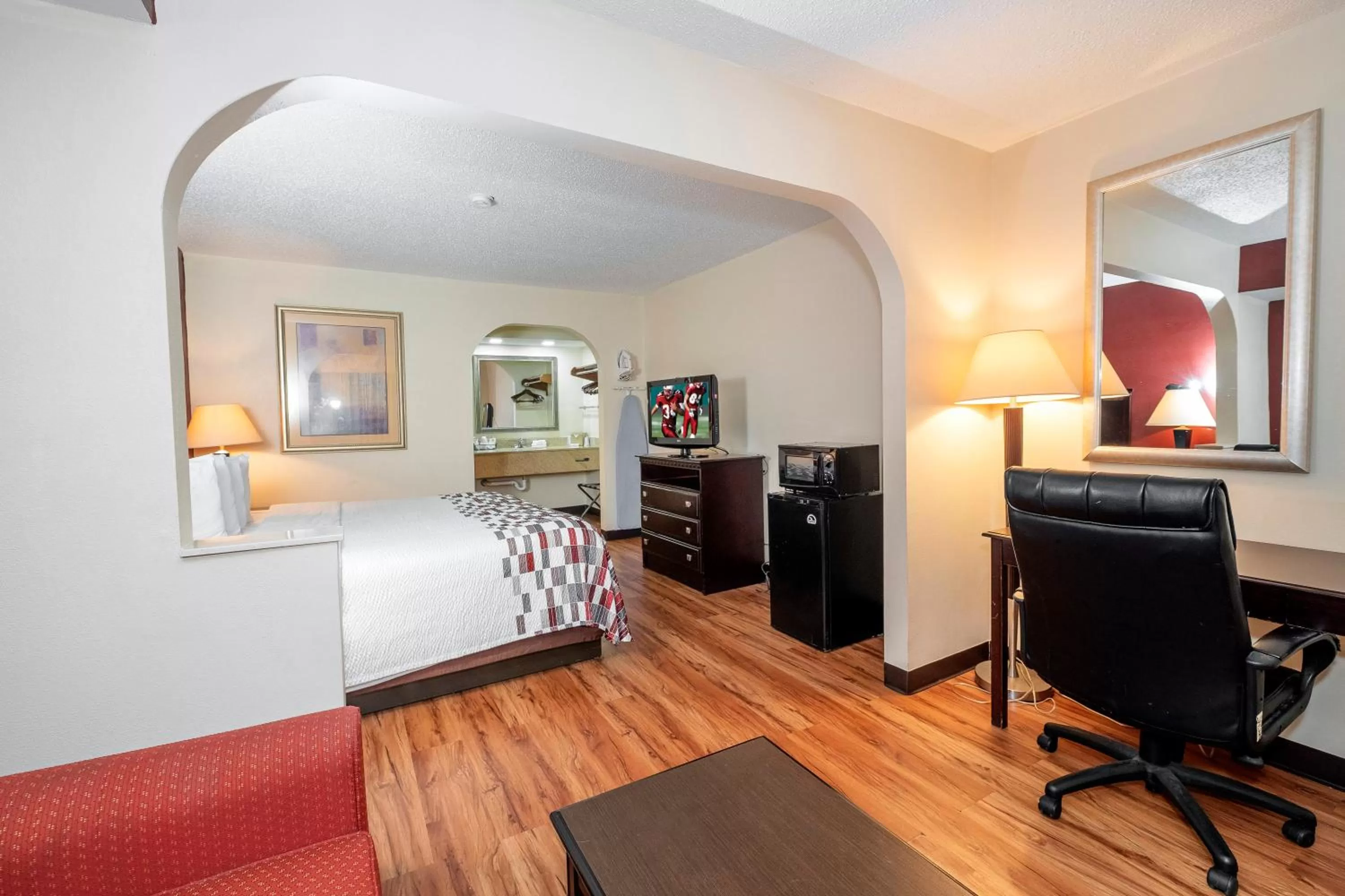 Bedroom in Red Roof Inn & Suites Oxford