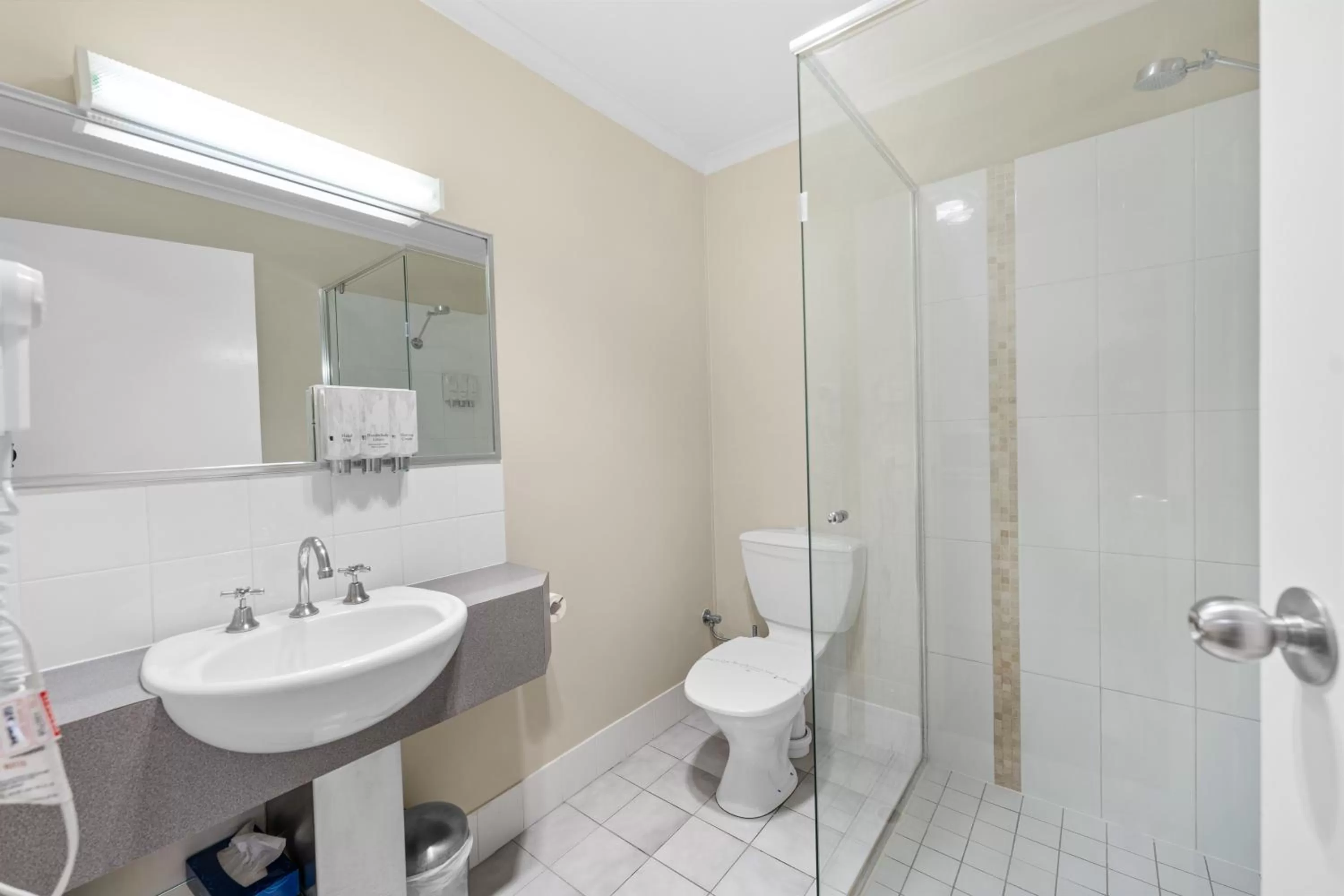 Bathroom in Bent Street Motor Inn