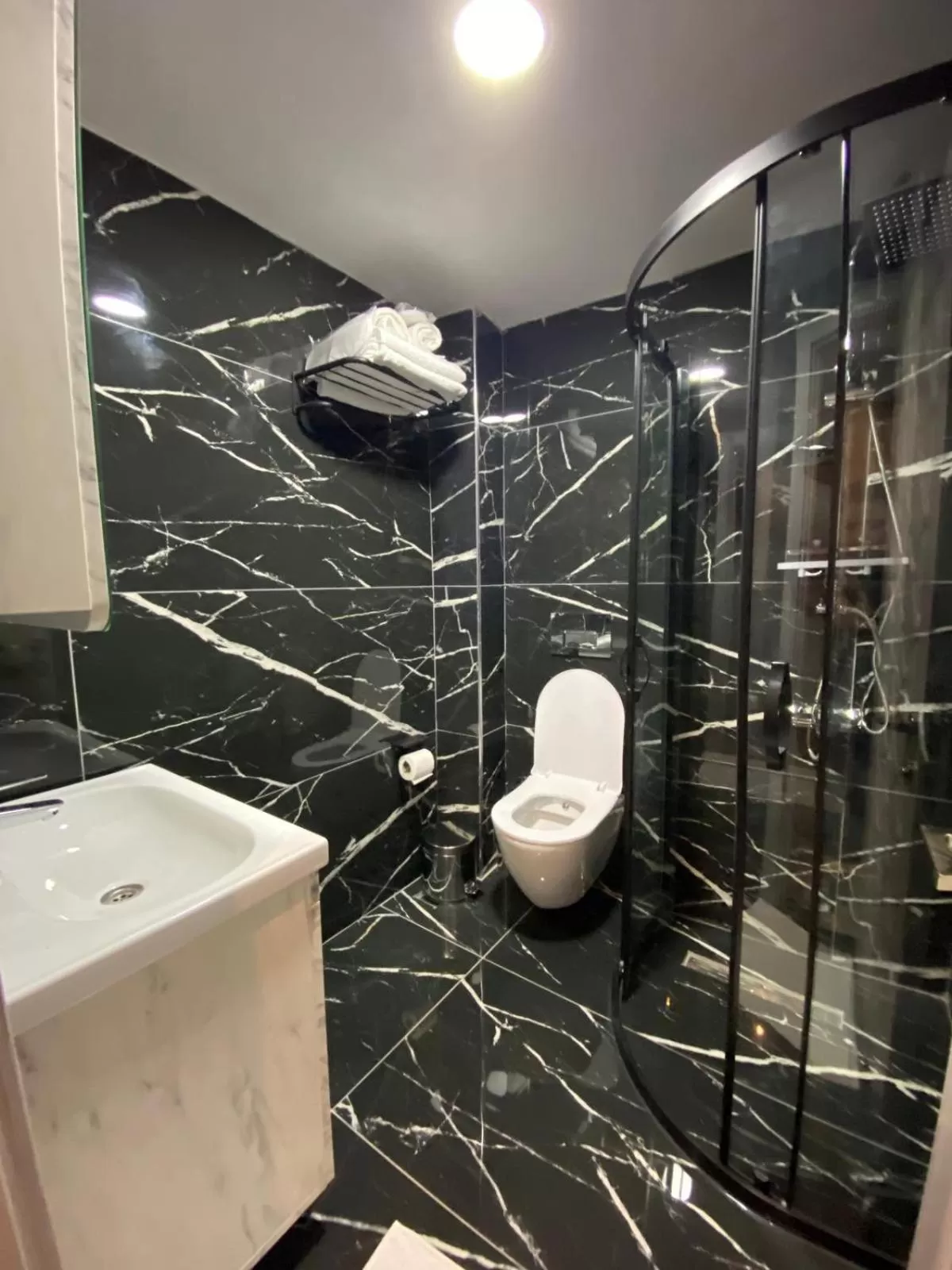 Shower in Hotel Blue Ottoman