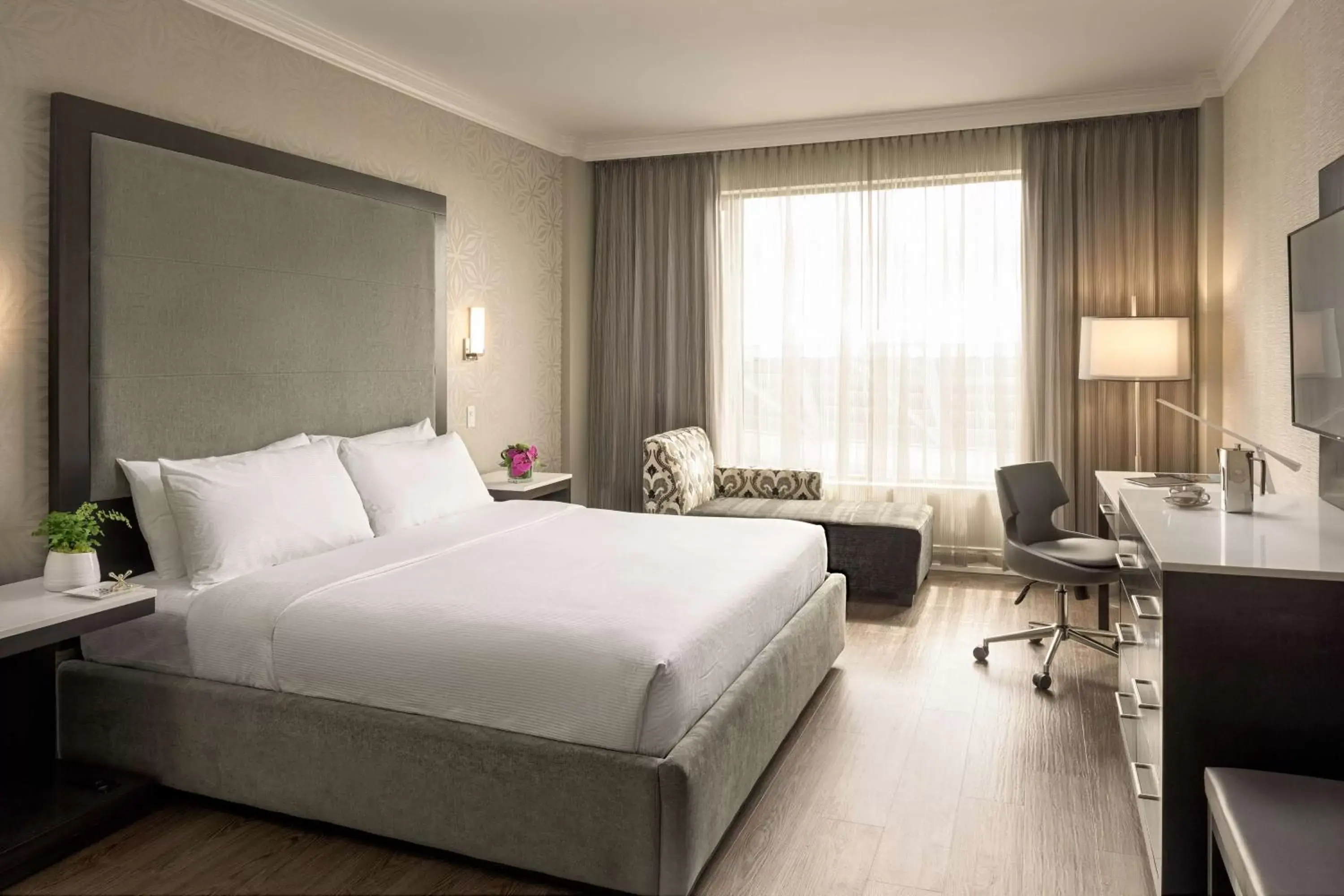 King Room - Non-Smoking in Georgian Court Hotel, WorldHotels Elite King Room - Non-Smoking in Georgian Court Hotel, WorldHotels Elite