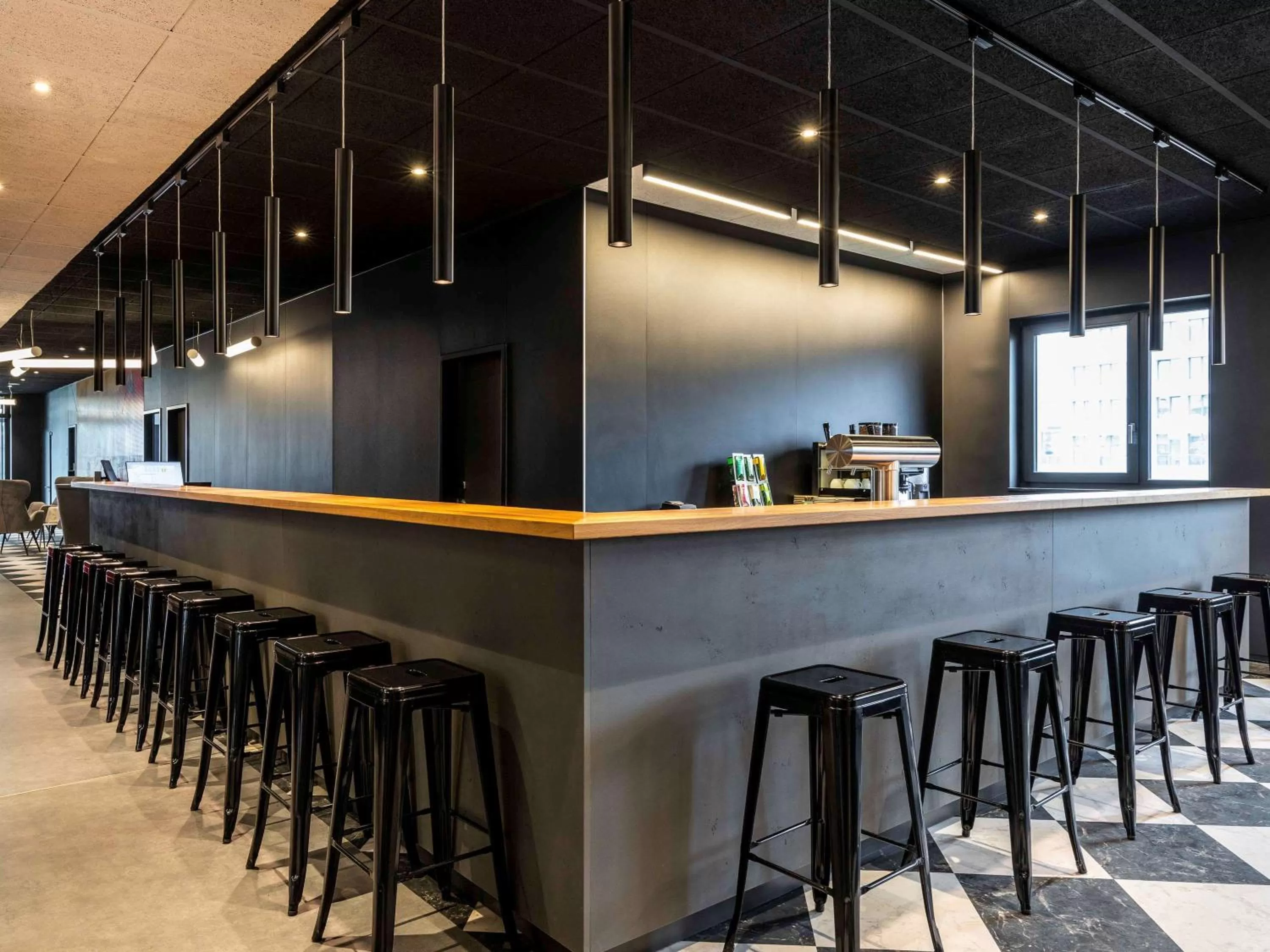 Lounge or bar in ibis Duesseldorf Airport