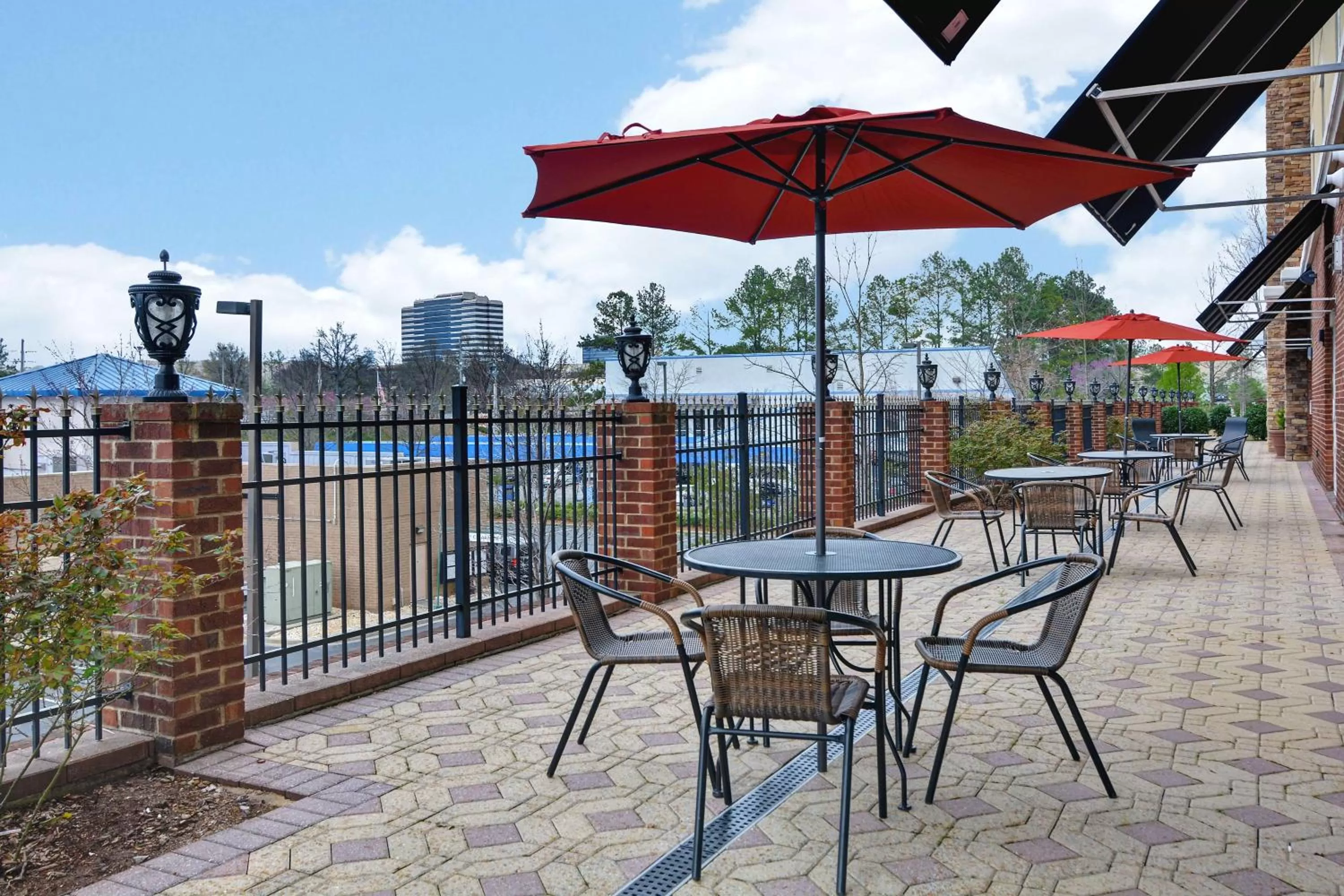 Patio in Hampton Inn & Suites Birmingham-Hoover-Galleria