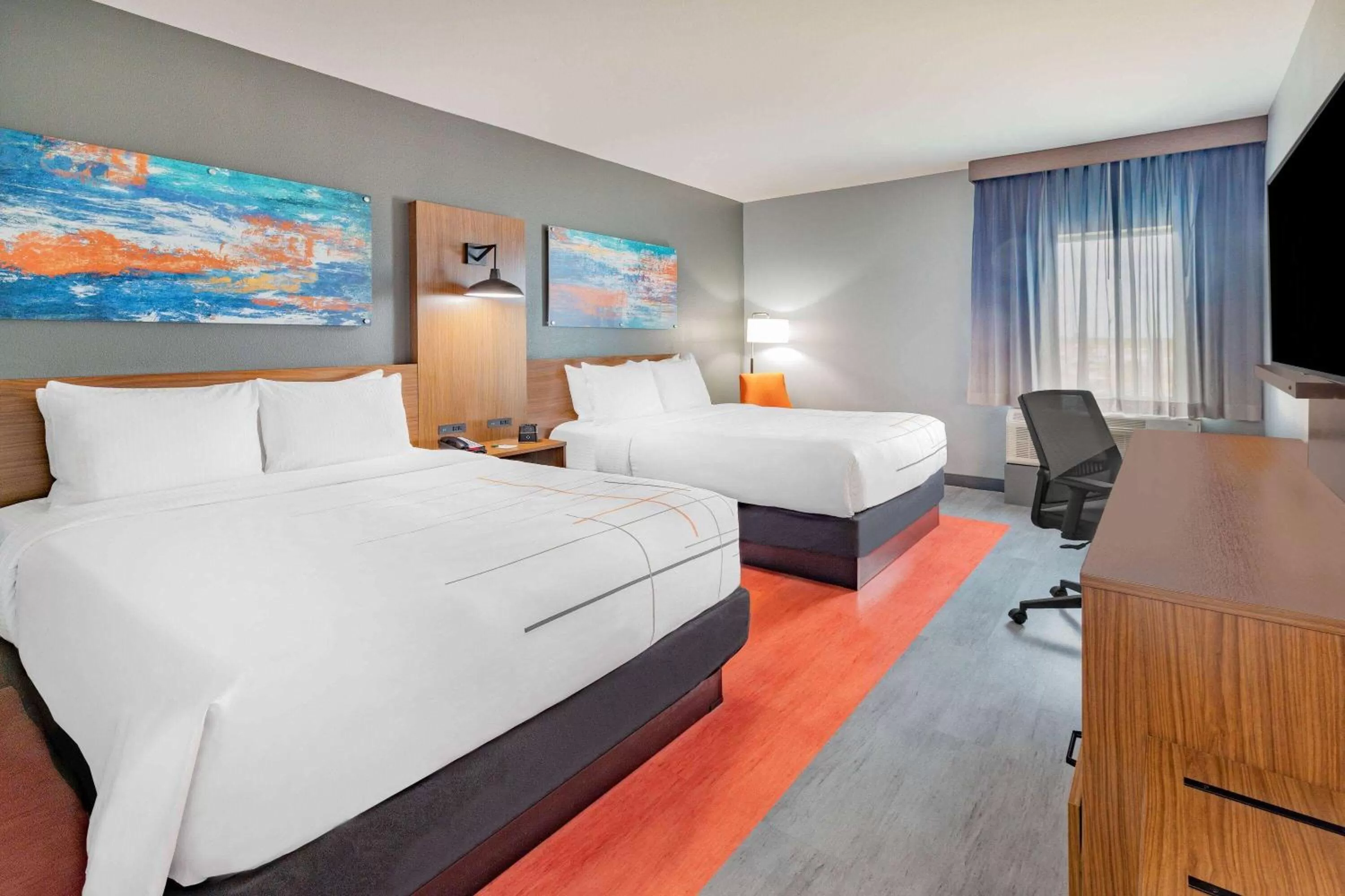 Photo of the whole room, Bed in La Quinta Inn & Suites by Wyndham Fort Stockton Northeast