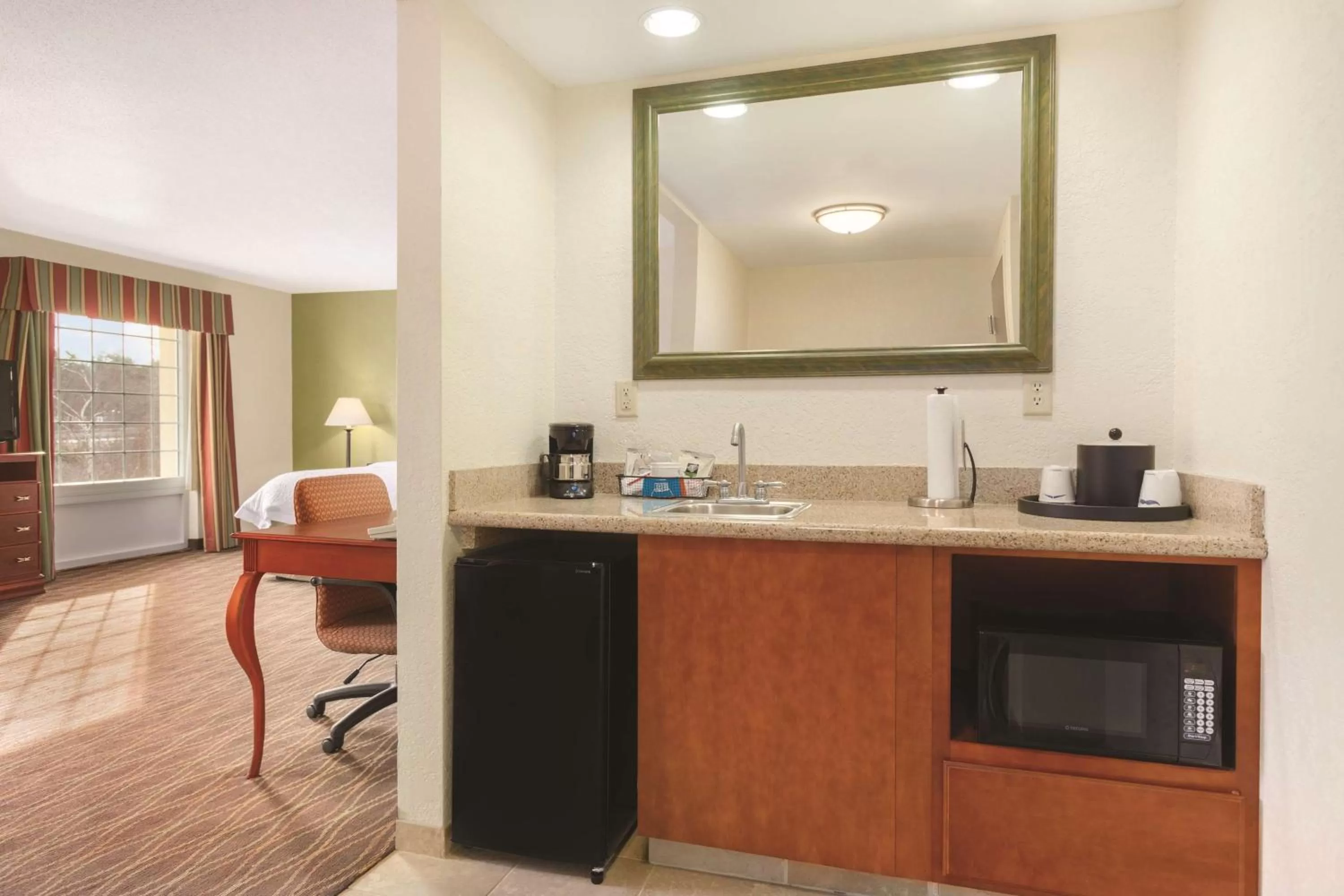Kitchen or kitchenette in Hampton Inn & Suites Greenfield