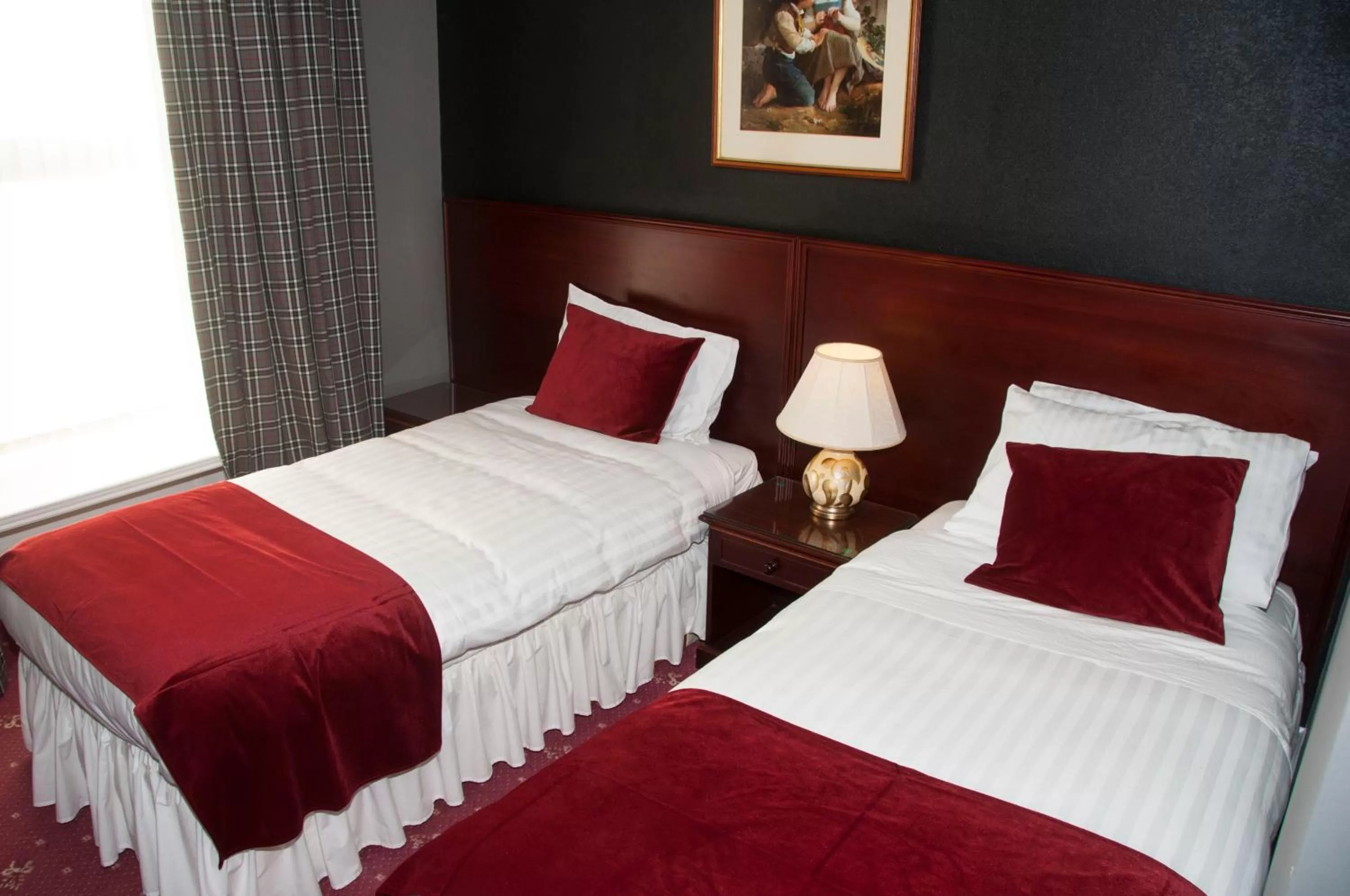 Bedroom, Bed in Caledonian Hotel