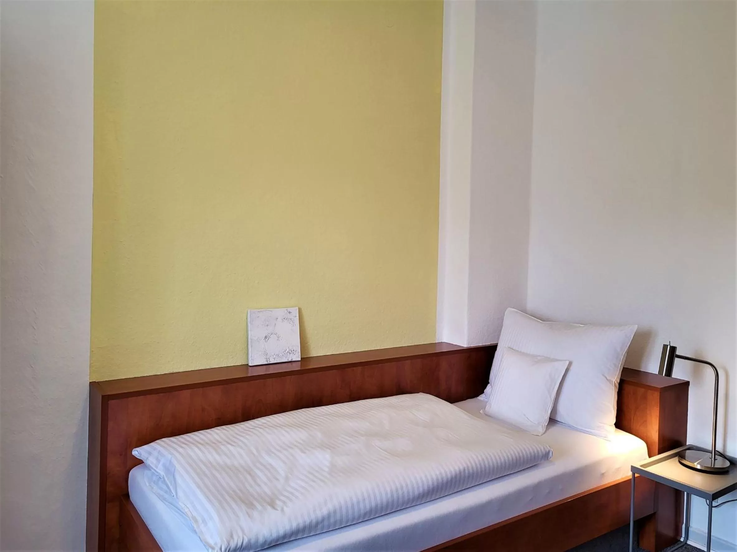 Photo of the whole room, Bed in Parkhotel Am Schwanenteich