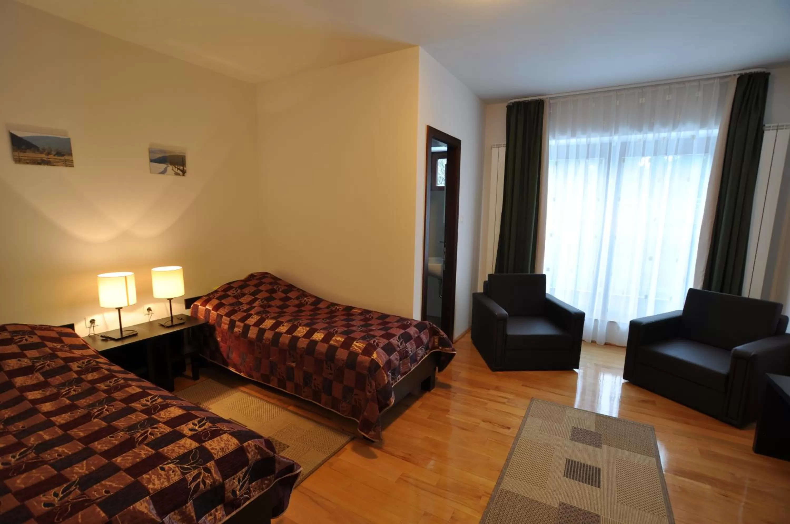 Photo of the whole room, Bed in Mountain-Rest Pension